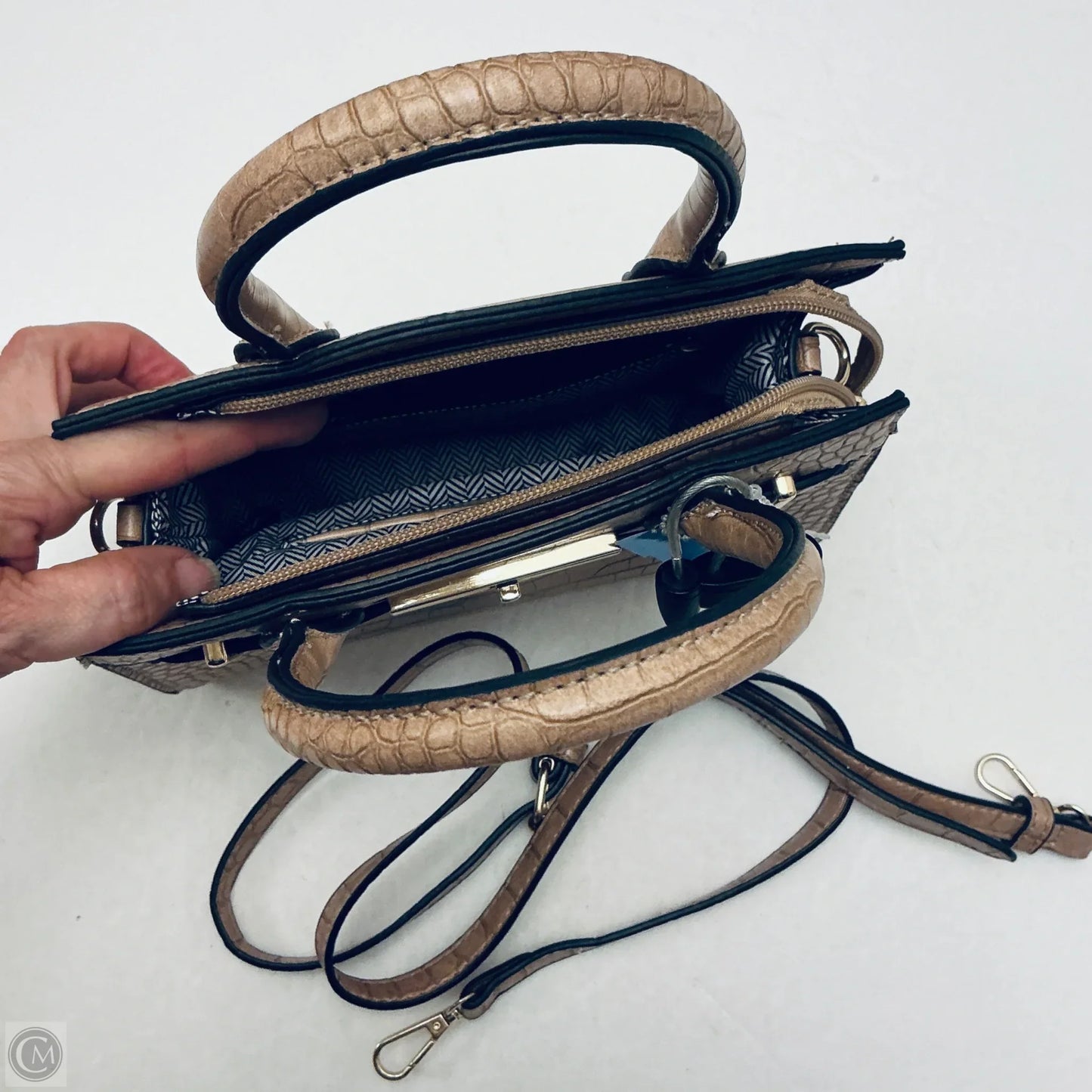 Handbag By Clothes Mentor, Size: Medium