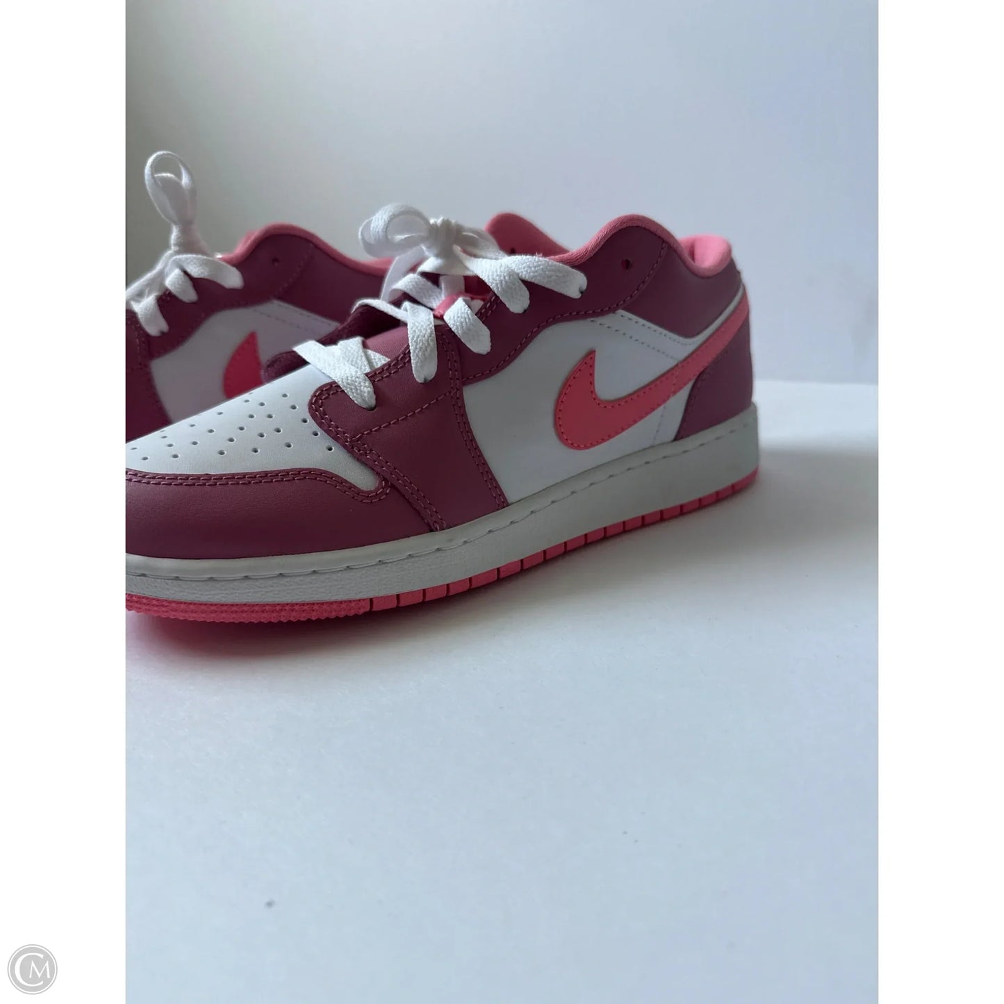 Shoes Luxury Designer By Jordan In Pink, Size: 8.5