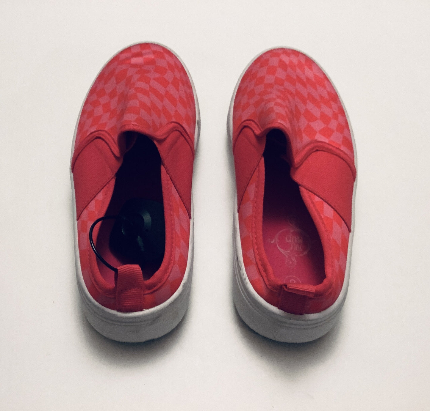 Shoes Sneakers By Clothes Mentor Size: 8