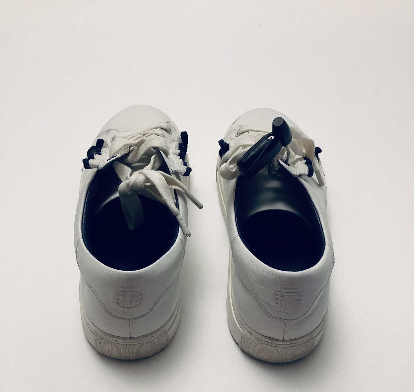 Shoes Sneakers By Clothes Mentor Size: 10