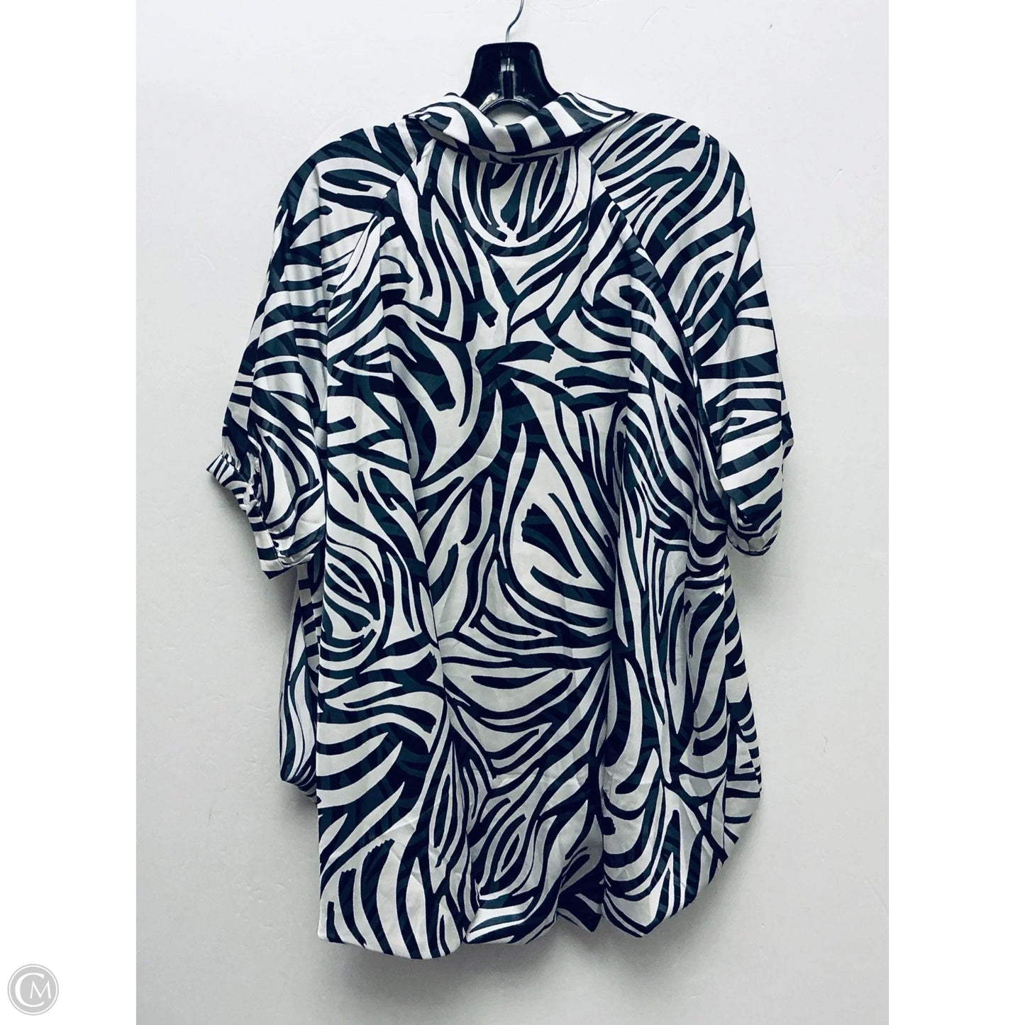 Top Short Sleeve By Clothes Mentor In Black & White, Size: M