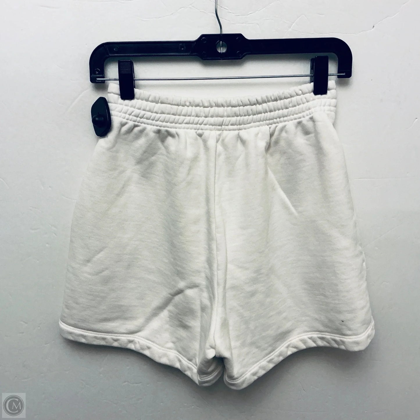 Shorts By Clothes Mentor In Cream, Size: S