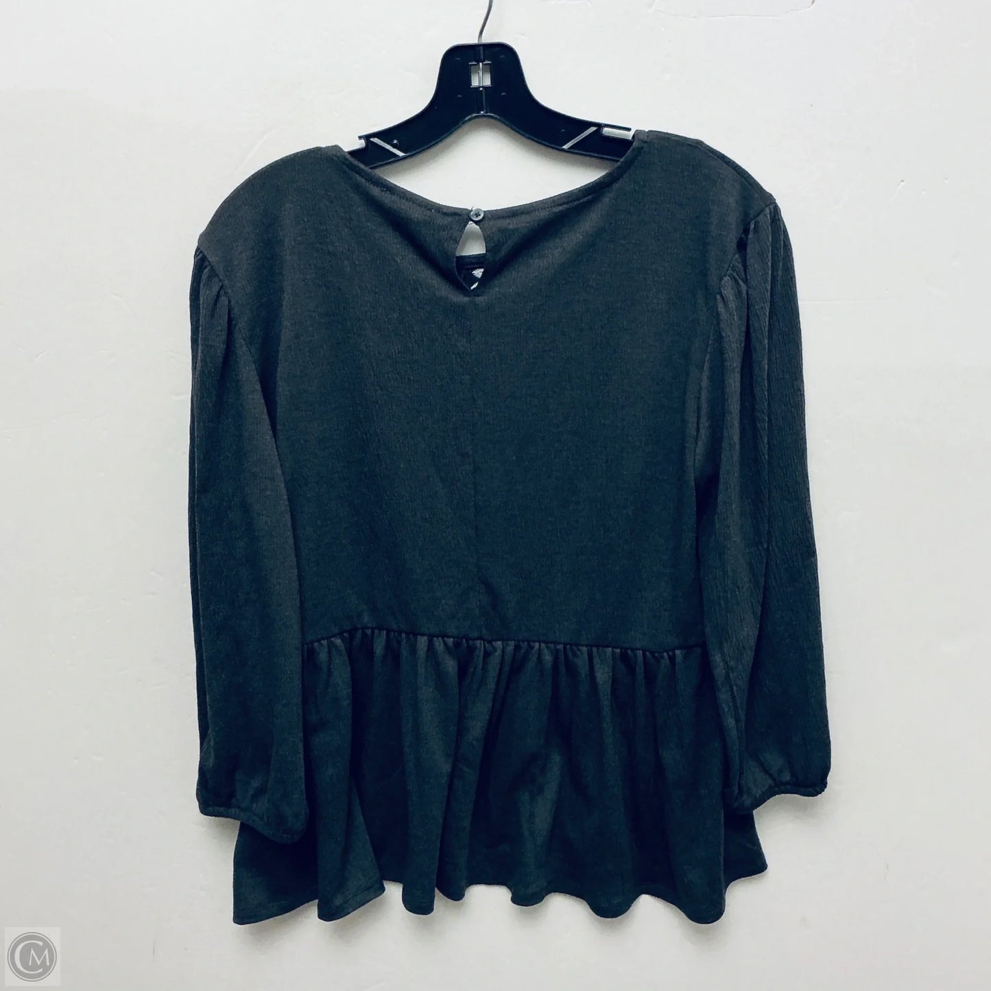 Top Long Sleeve By Maurices In Grey, Size: M