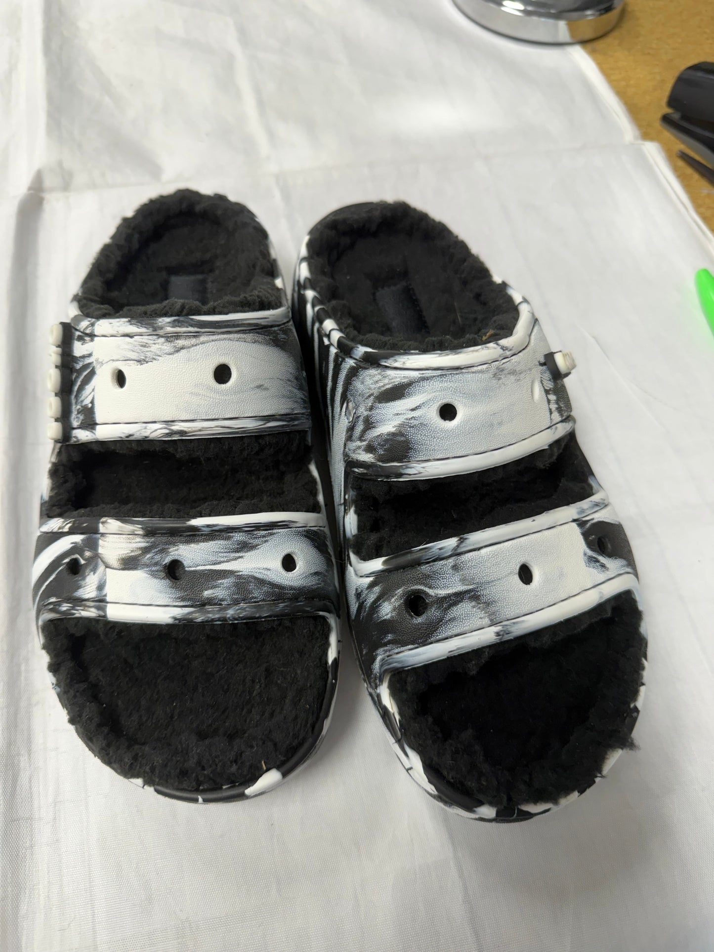 Sandals Flats By Crocs In Black & White, Size:7