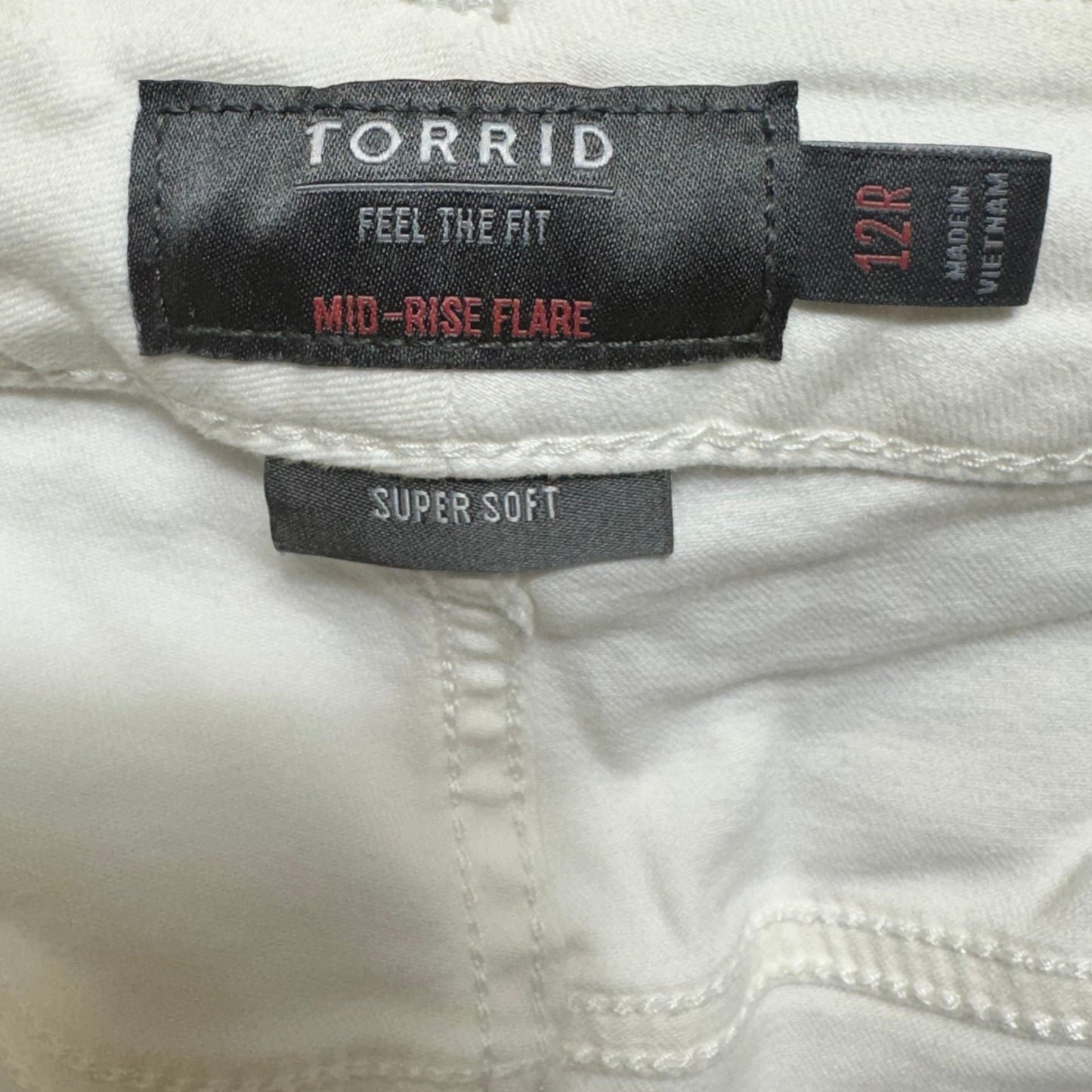 Mid-Rise Flare Jeans By Torrid In White, Size: 12