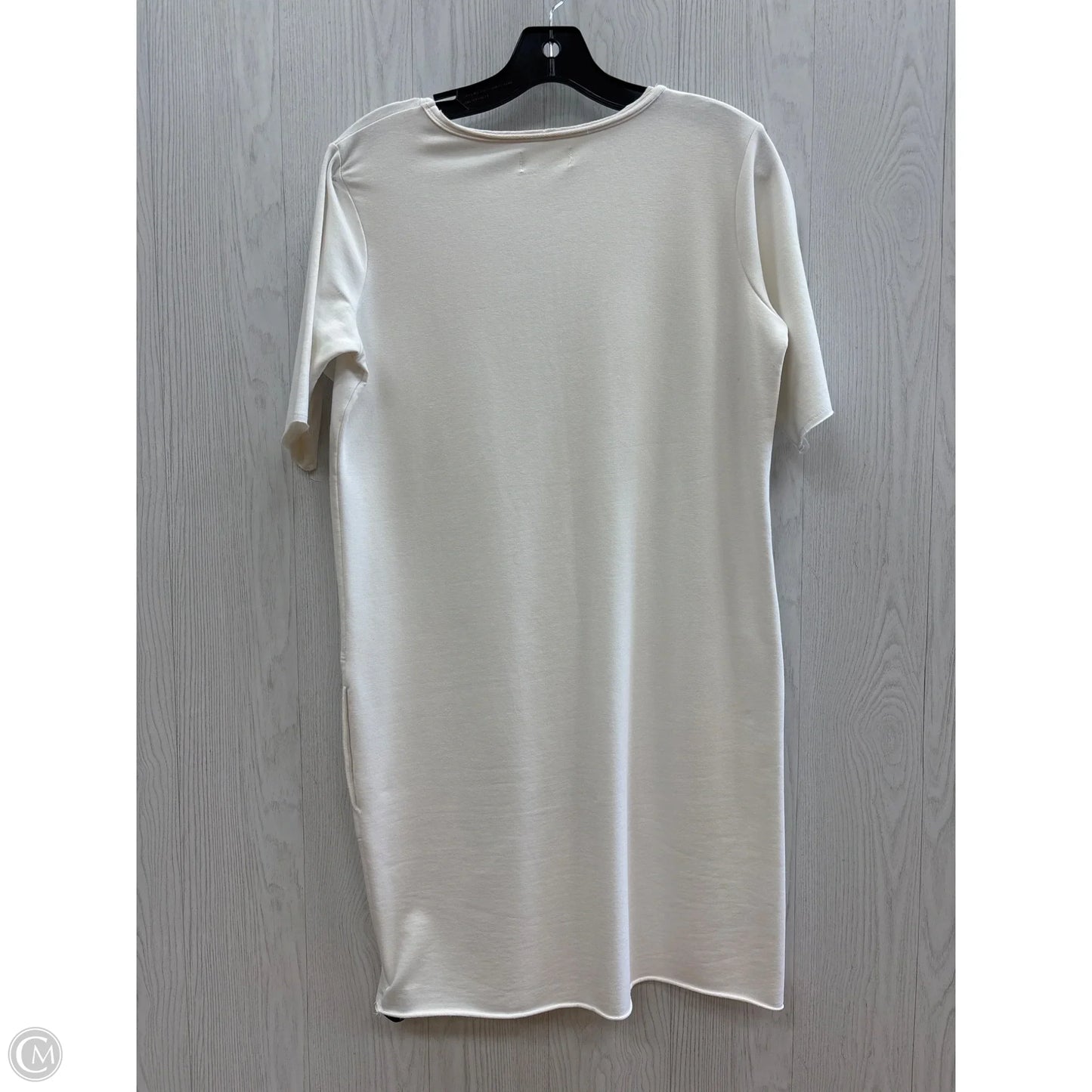 Dress Casual Short By Clothes Mentor In White, Size: M