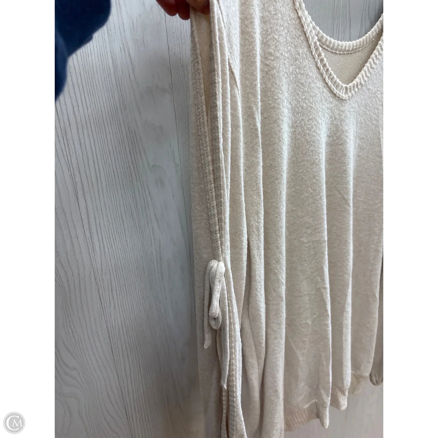 Top Long Sleeve By Maurices In Cream, Size: 2x