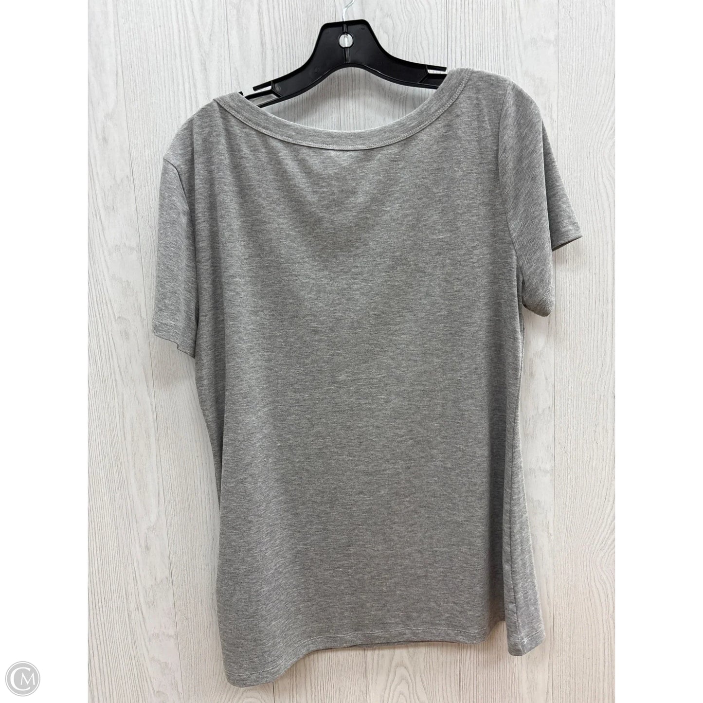 Top Short Sleeve By Doe & Rae In Grey, Size: 1x