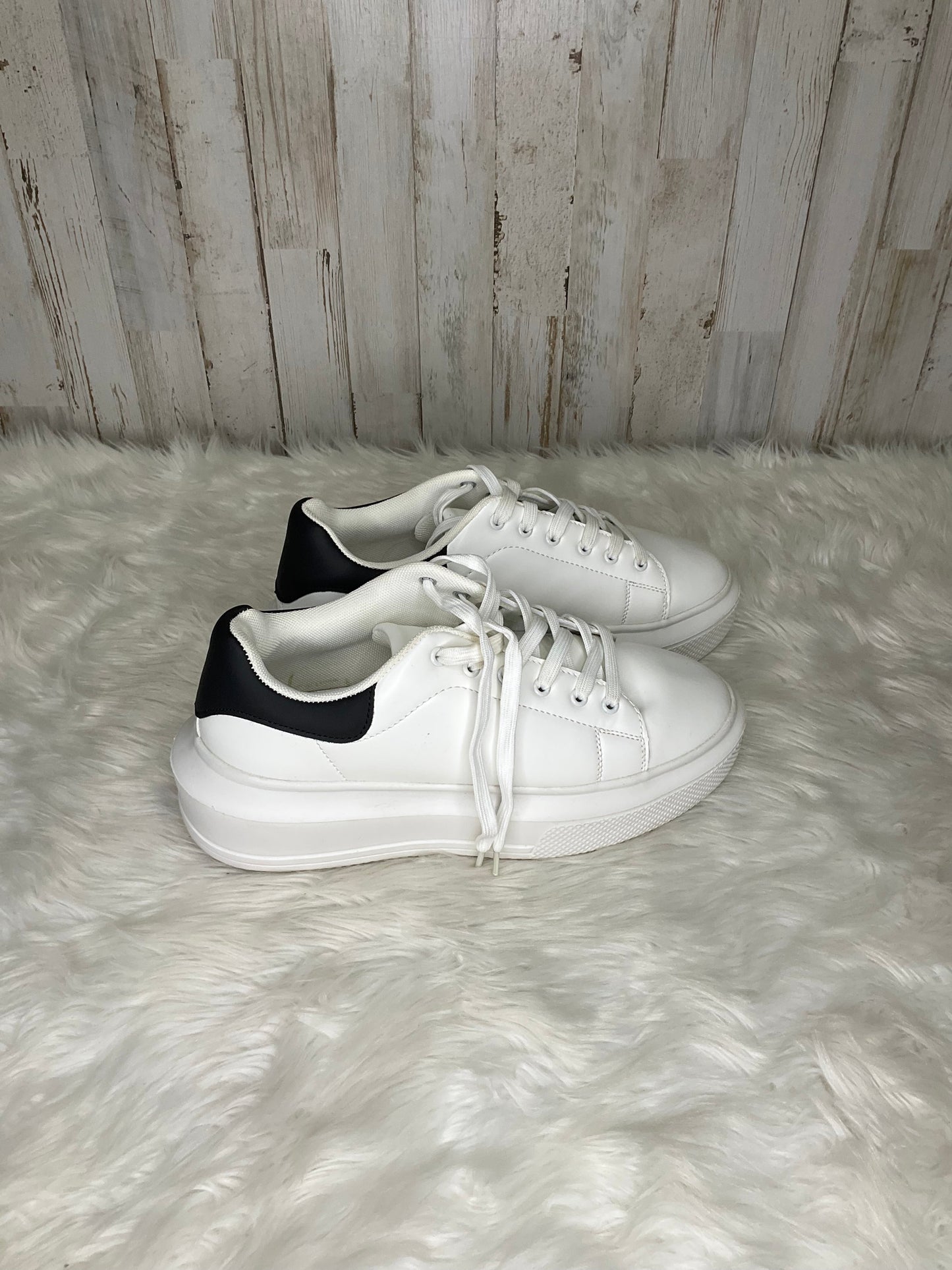 Shoes Sneakers By Asos Size: 9