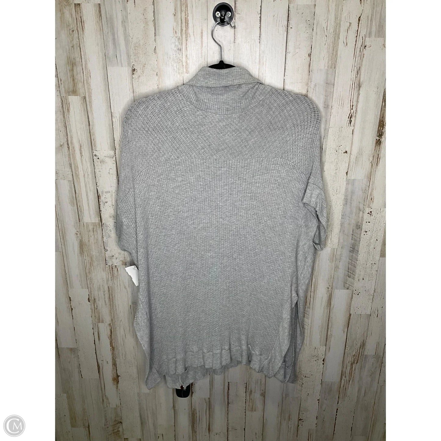 Sweater Short Sleeve By Velvet In Grey, Size: M