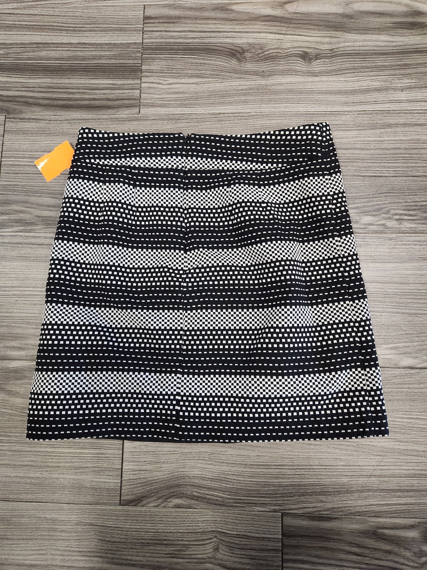 Skirt Mini & Short By Loft Size: 00