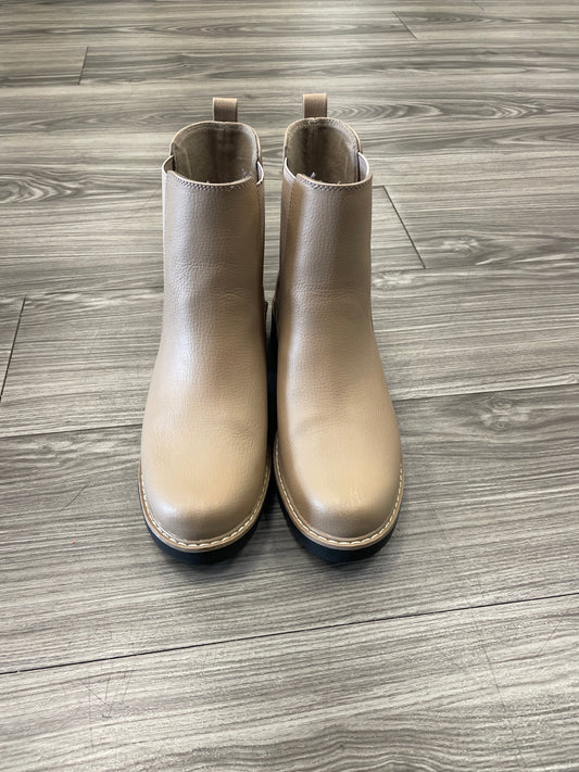 Boots Leather By Universal Thread  Size: 8.5
