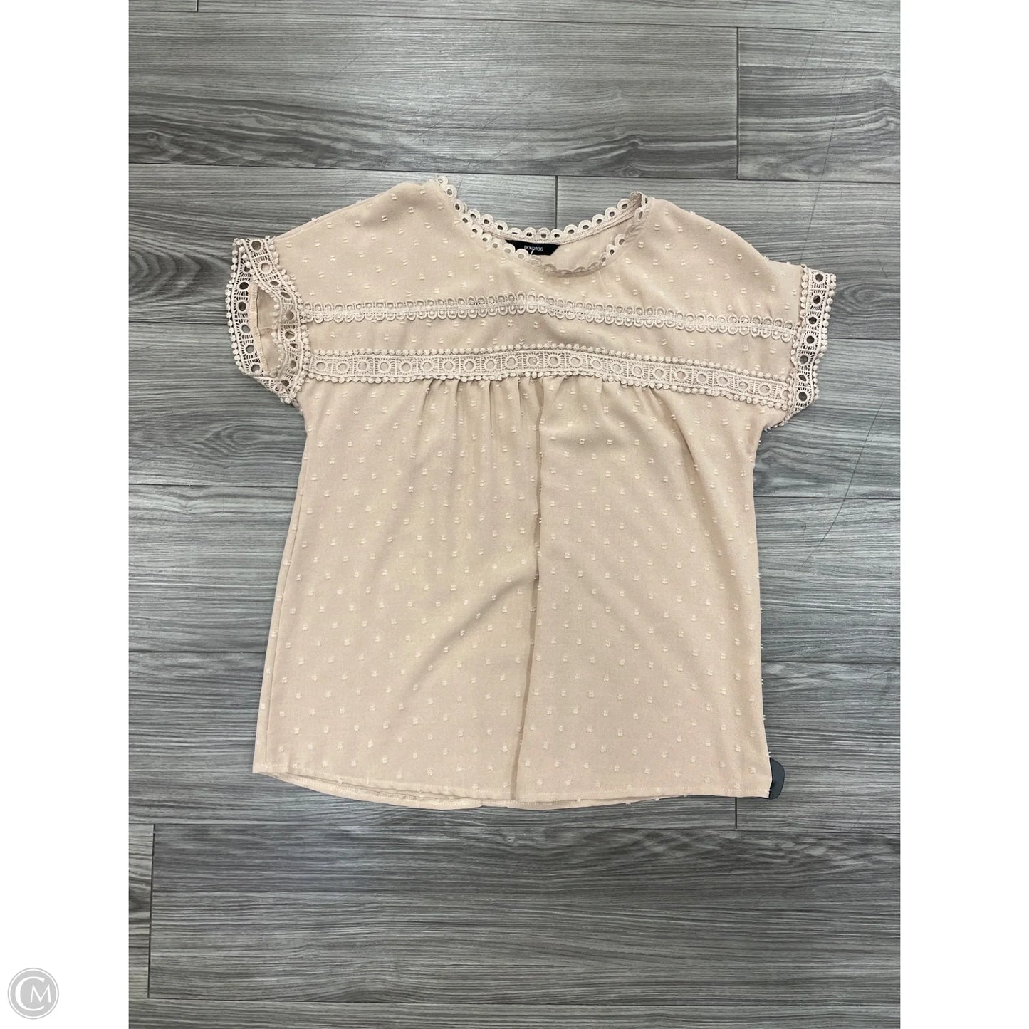 Top Short Sleeve By Dokotoo In Beige, Size: M