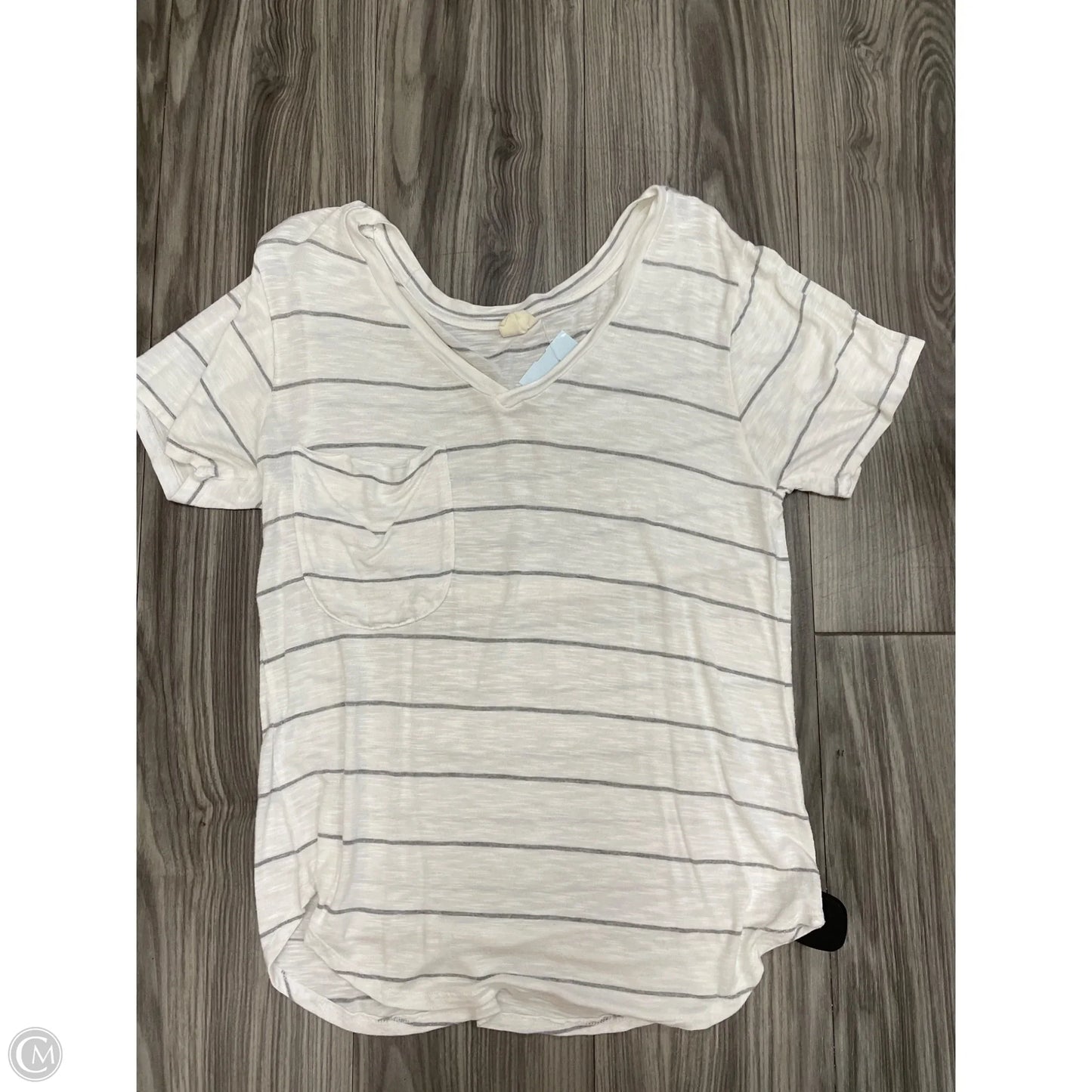 Top Short Sleeve By Clothes Mentor In White, Size: S