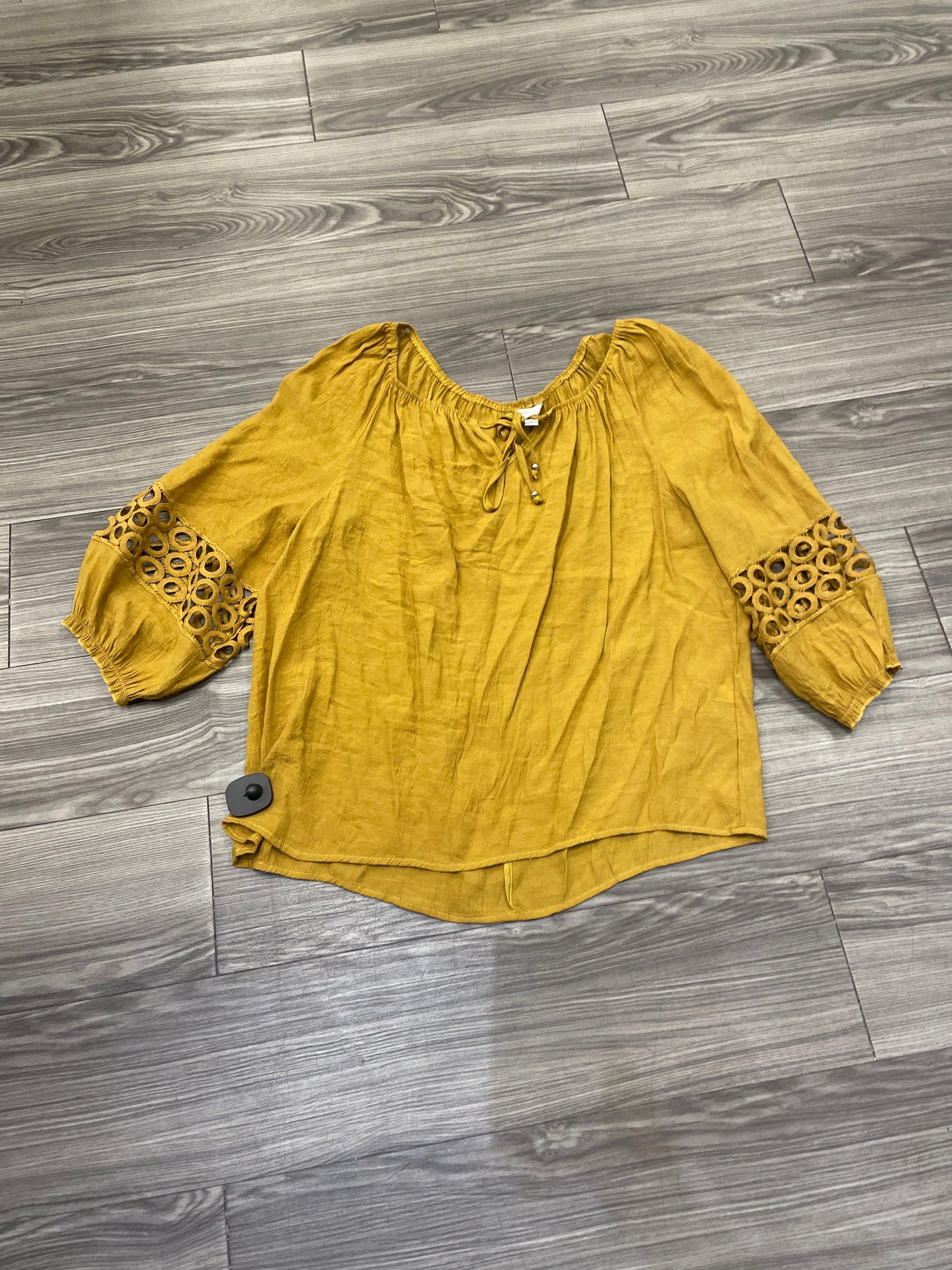 Top Long Sleeve By Cato In Yellow, Size: Xl