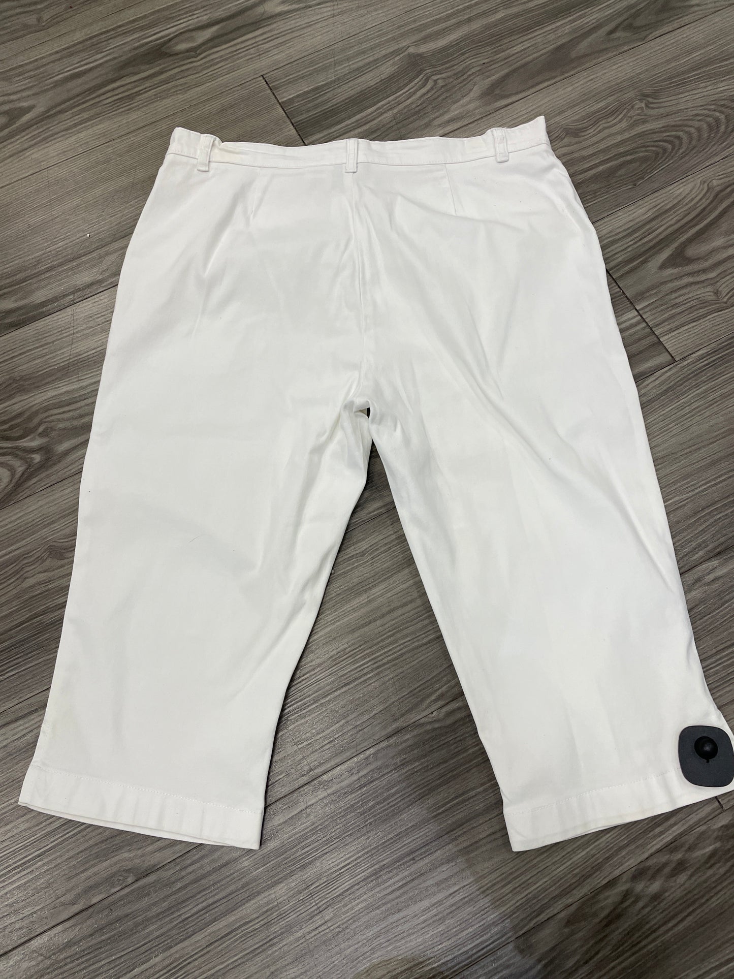 Capris By Paul Harris Size: 8