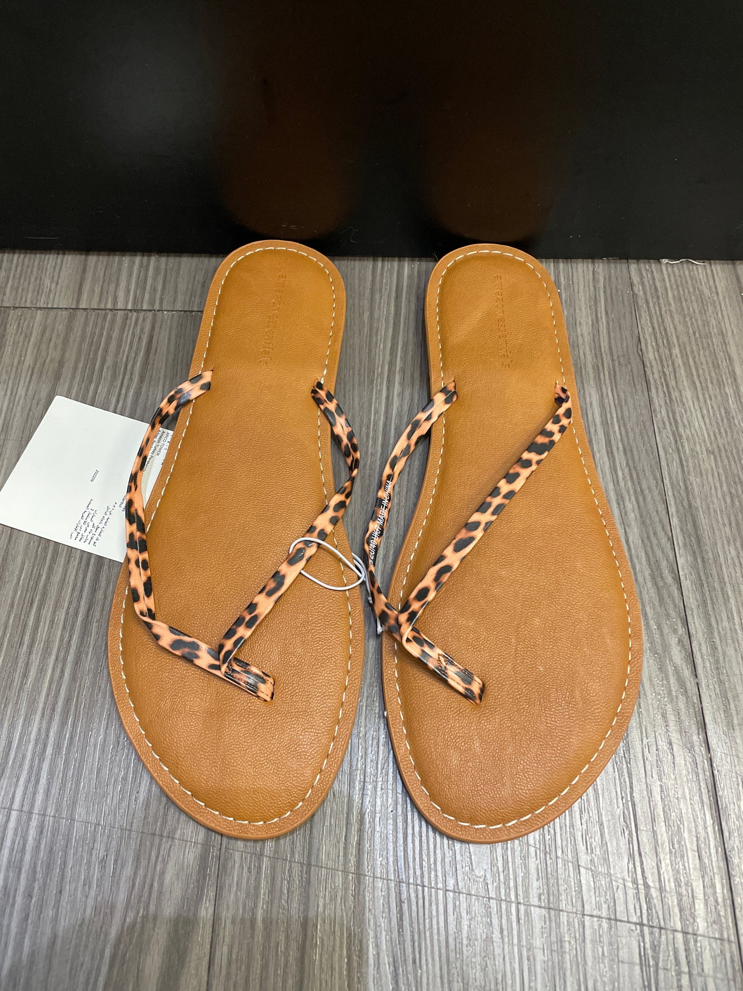 Sandals Flip Flops By Amazon Essentials In Brown, Size: 9