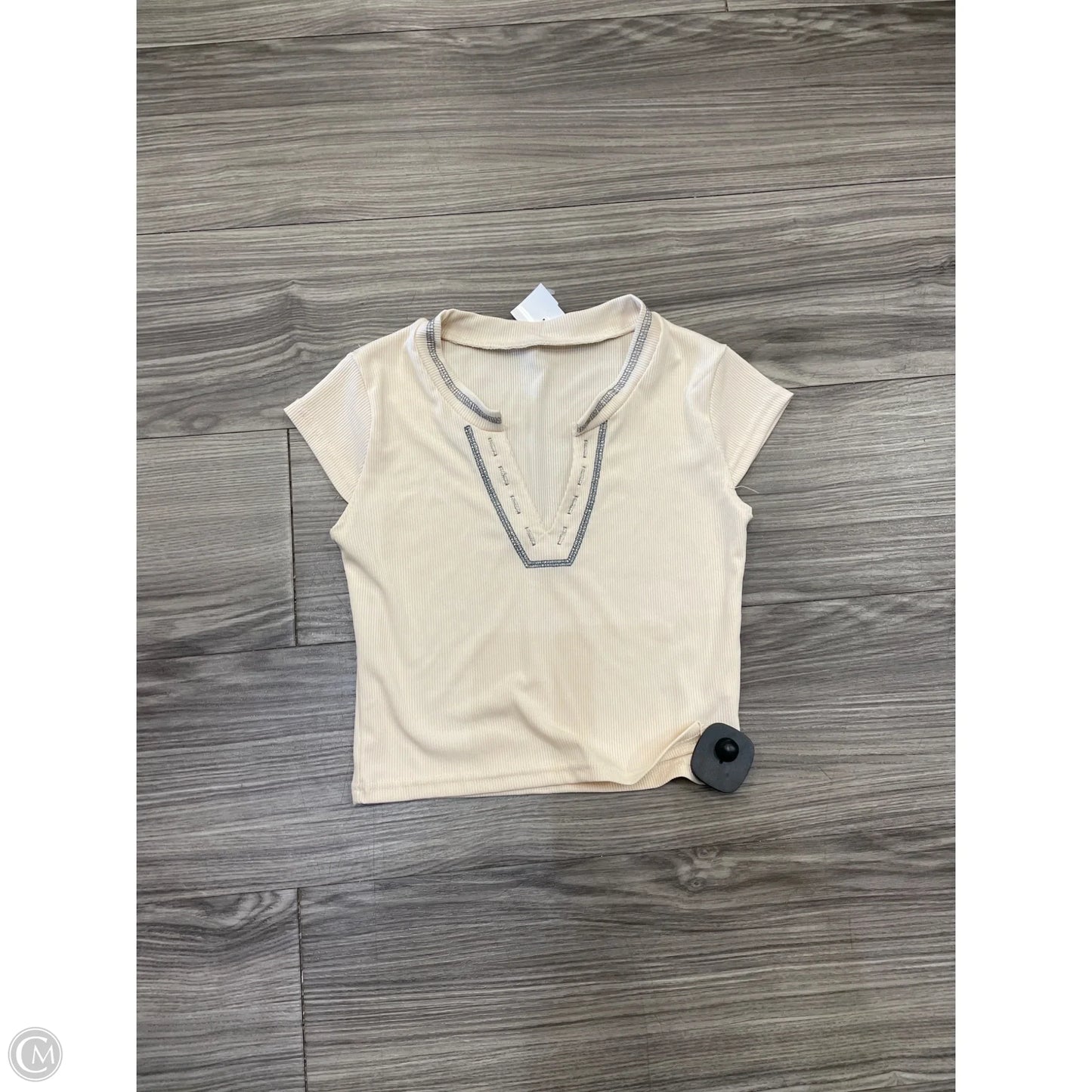 Top Short Sleeve By Clothes Mentor In Cream, Size: S