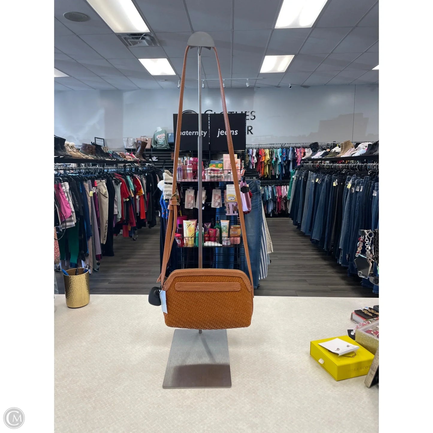 Handbag By Universal Thread, Size: Medium