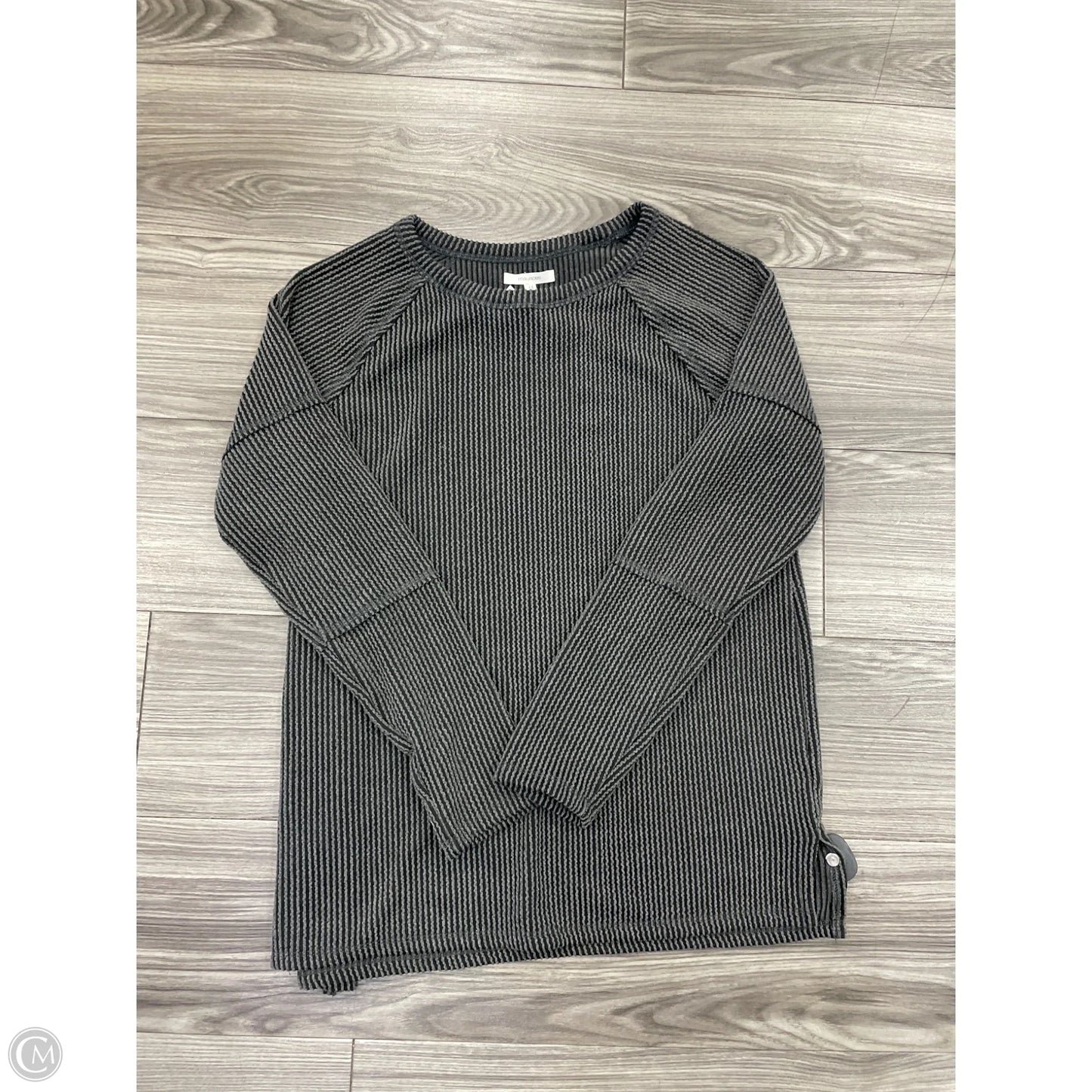 Top Long Sleeve By Maurices In Grey, Size: M