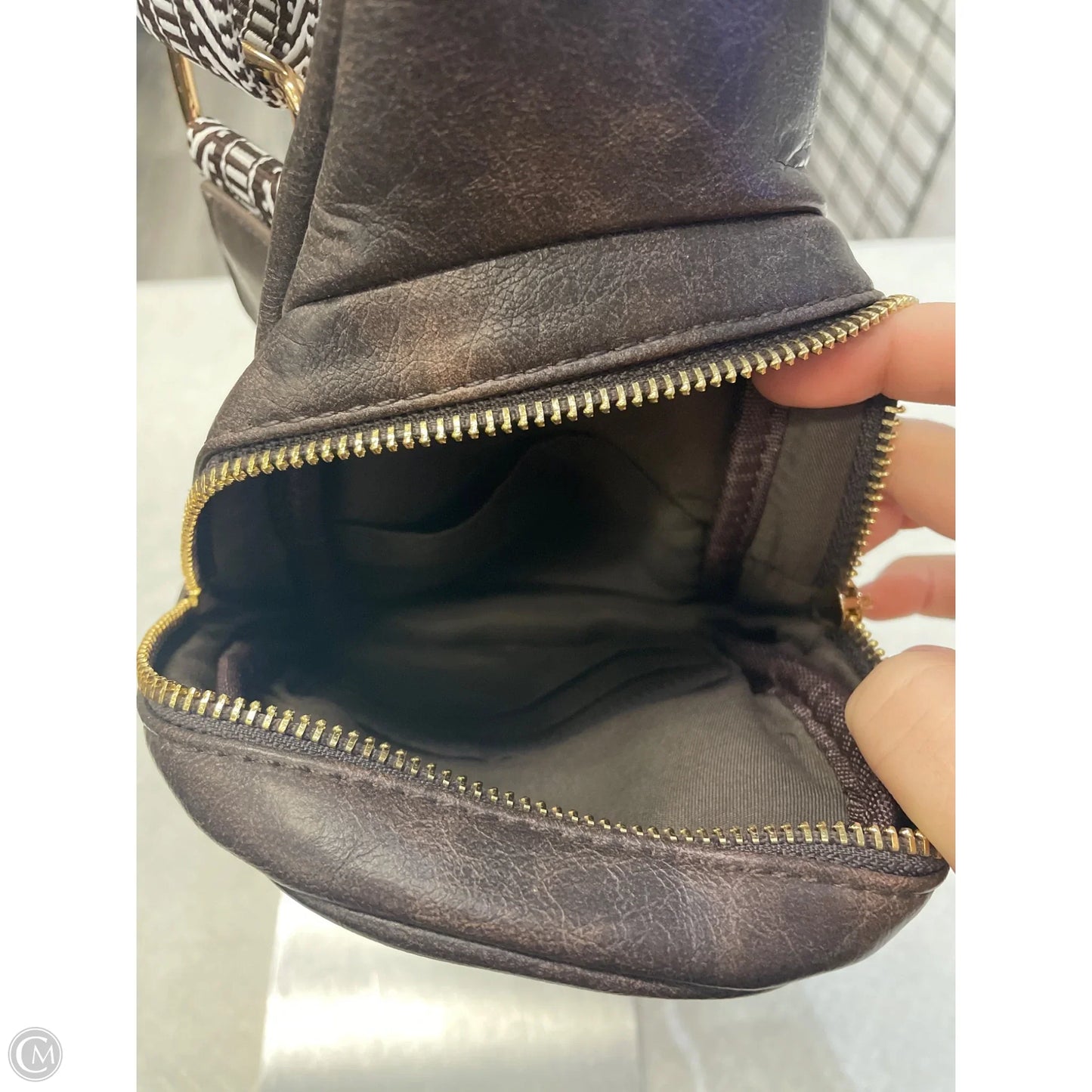 Handbag By Clothes Mentor, Size: Medium