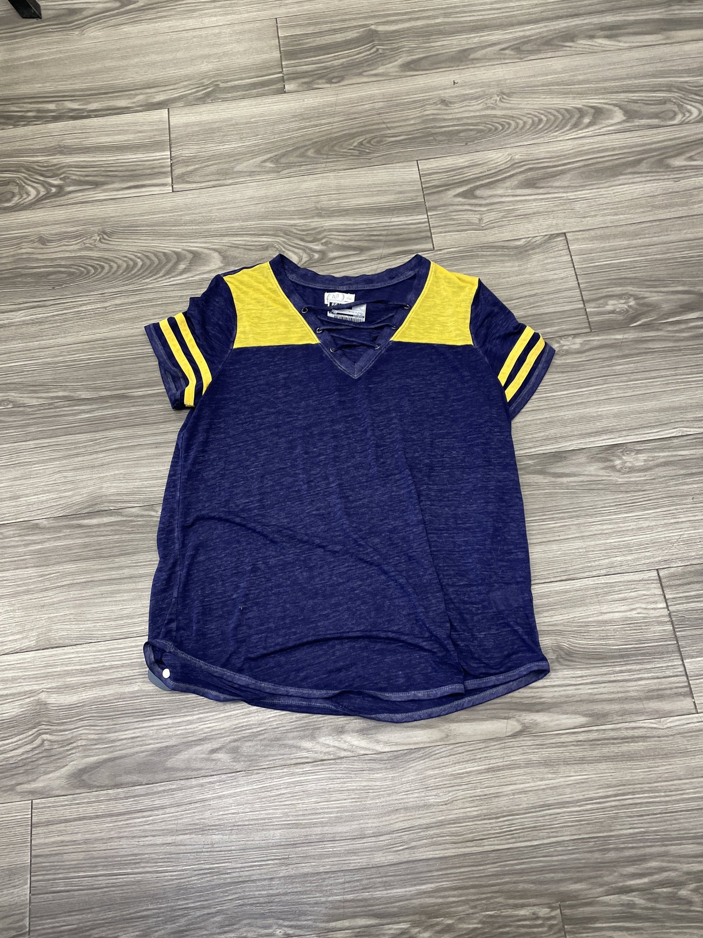 Top Short Sleeve By Maurices Size: L