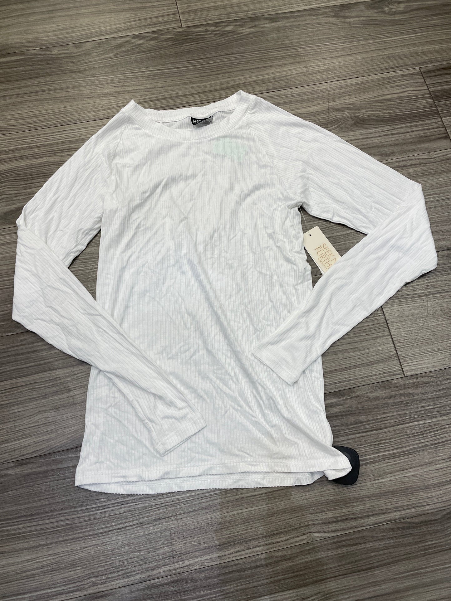 Top Long Sleeve By Clothes Mentor In White, Size: S
