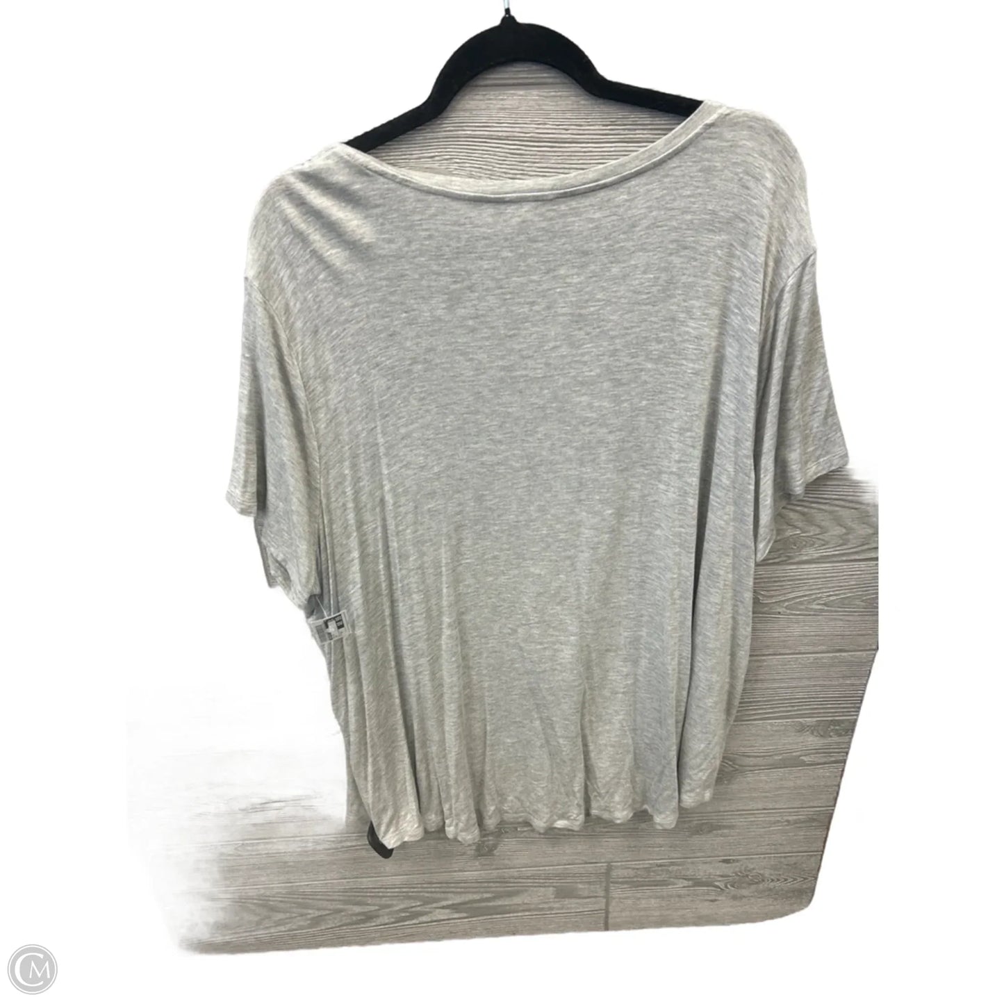Top Short Sleeve By Maurices In Grey, Size: 3x