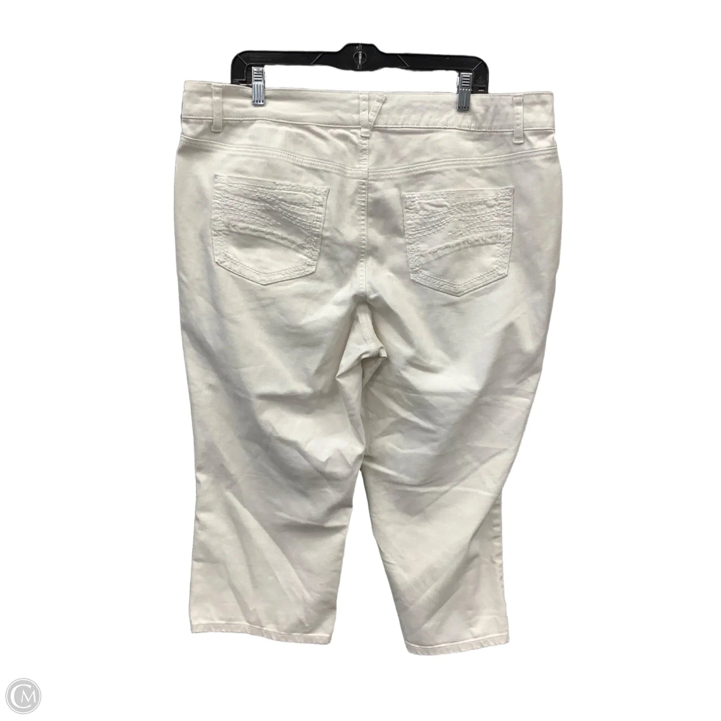 Capris By Maurices In White, Size: 20