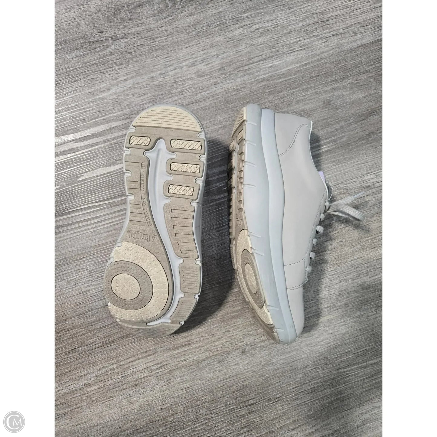 Shoes Flats By Alegria In Grey, Size: 10