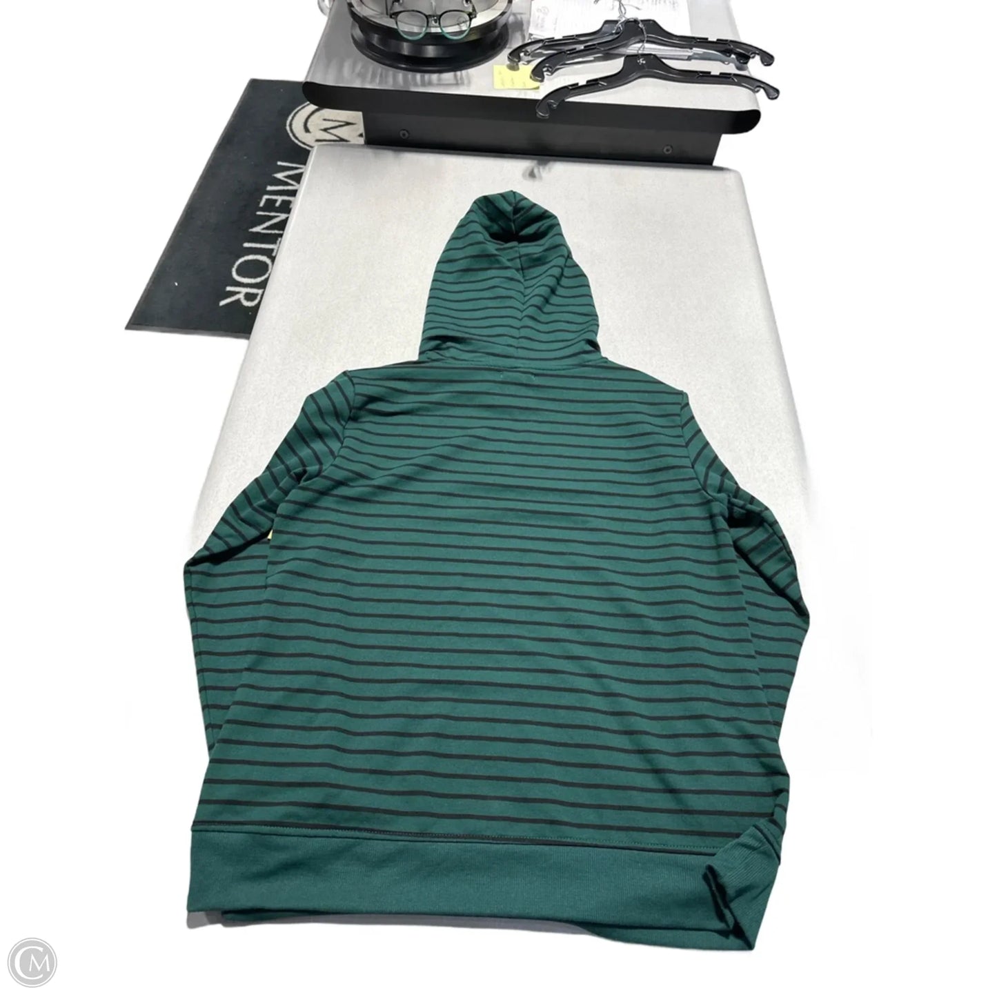 Top Long Sleeve By Maurices In Green, Size: L