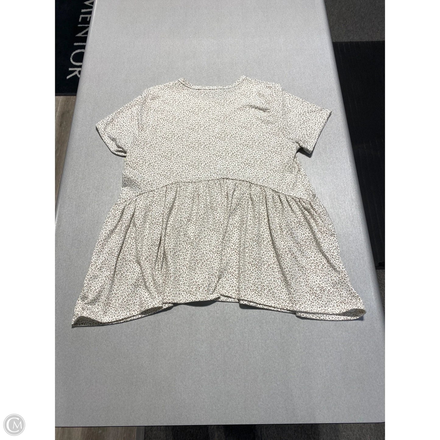 Top Short Sleeve By Gaze In Animal Print, Size: L
