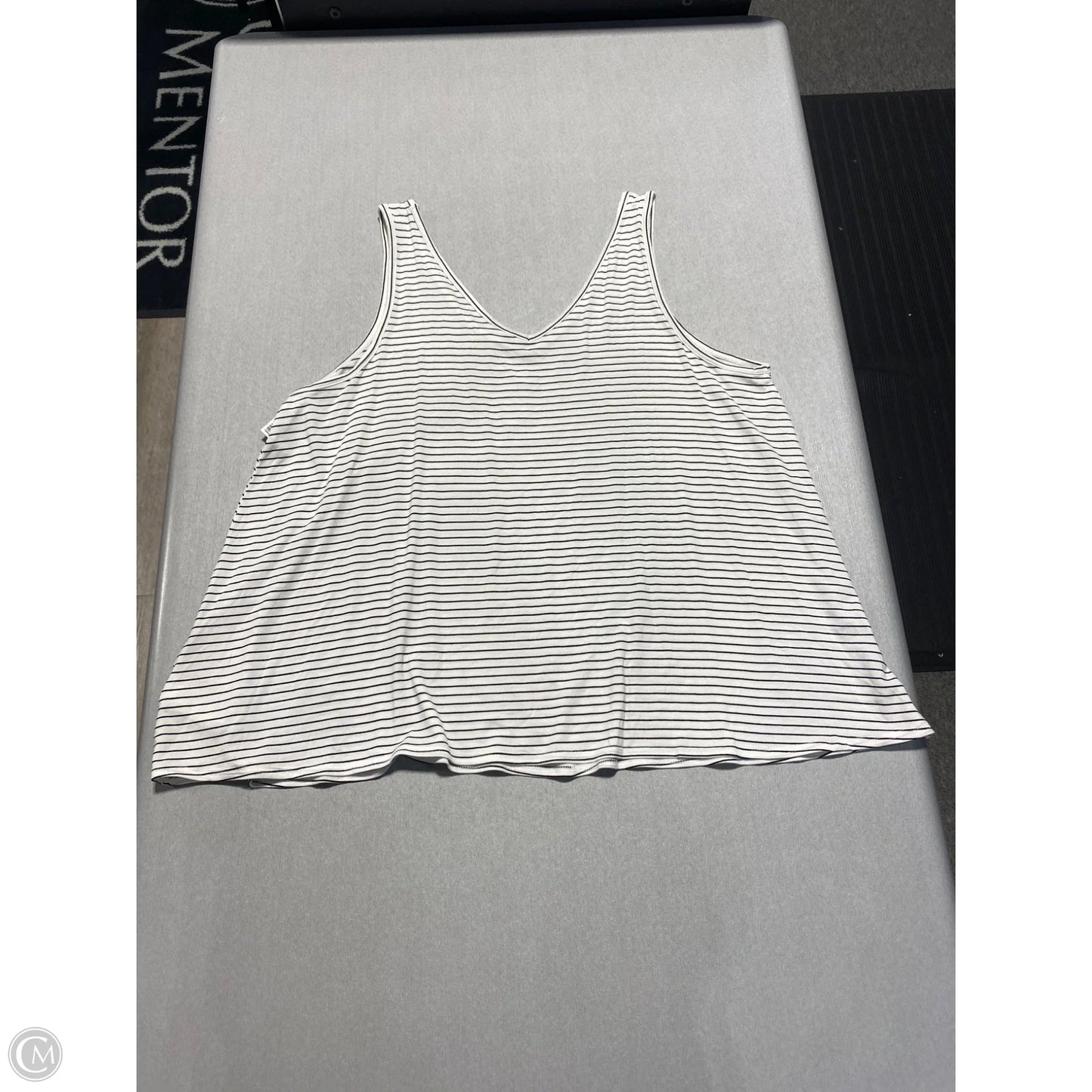 Tank Top By Old Navy In Black & White, Size: Xxl
