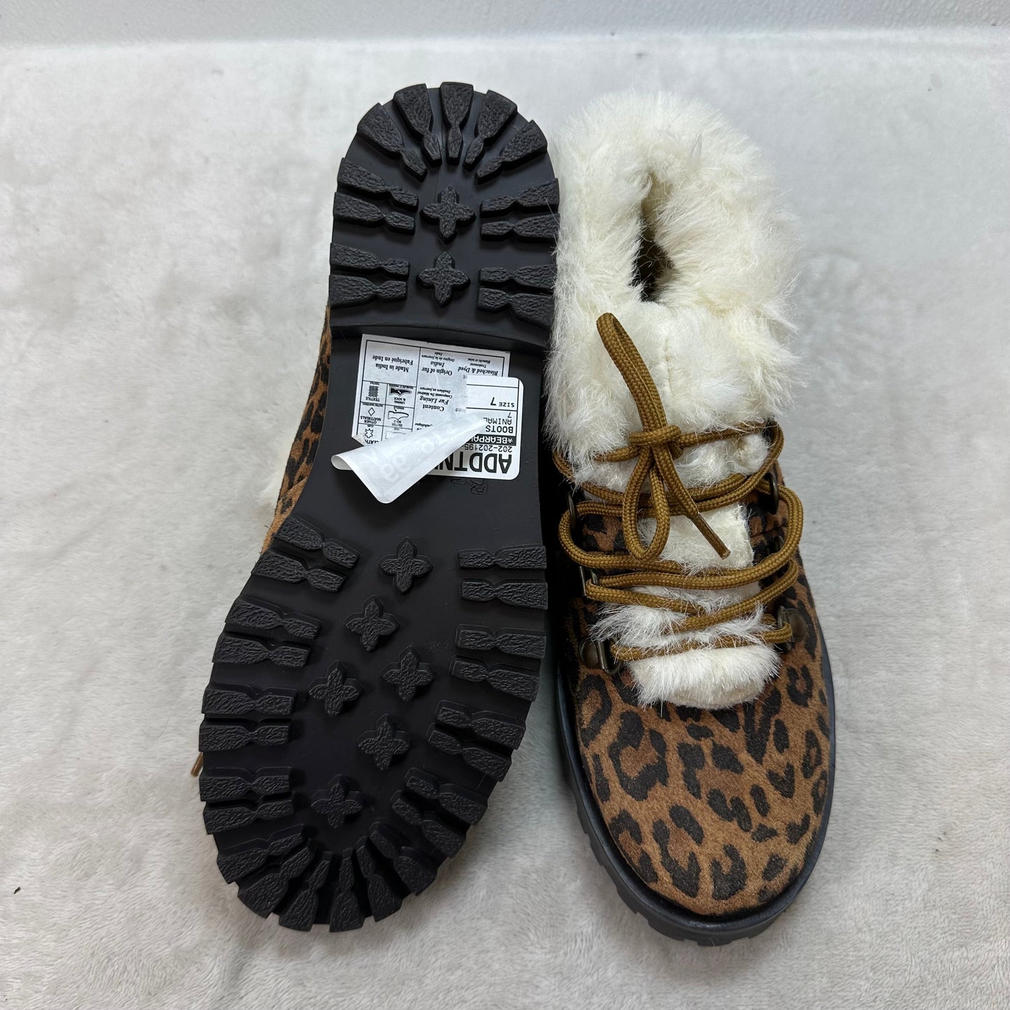 Boots Ankle Flats By Bearpaw In Animal Print, Size: 7
