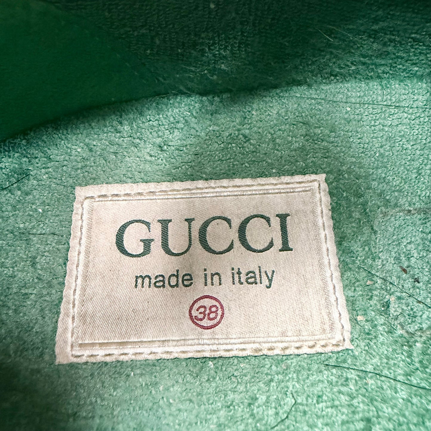 Shoes Luxury Designer By Gucci In Maroon, Size: 7.5