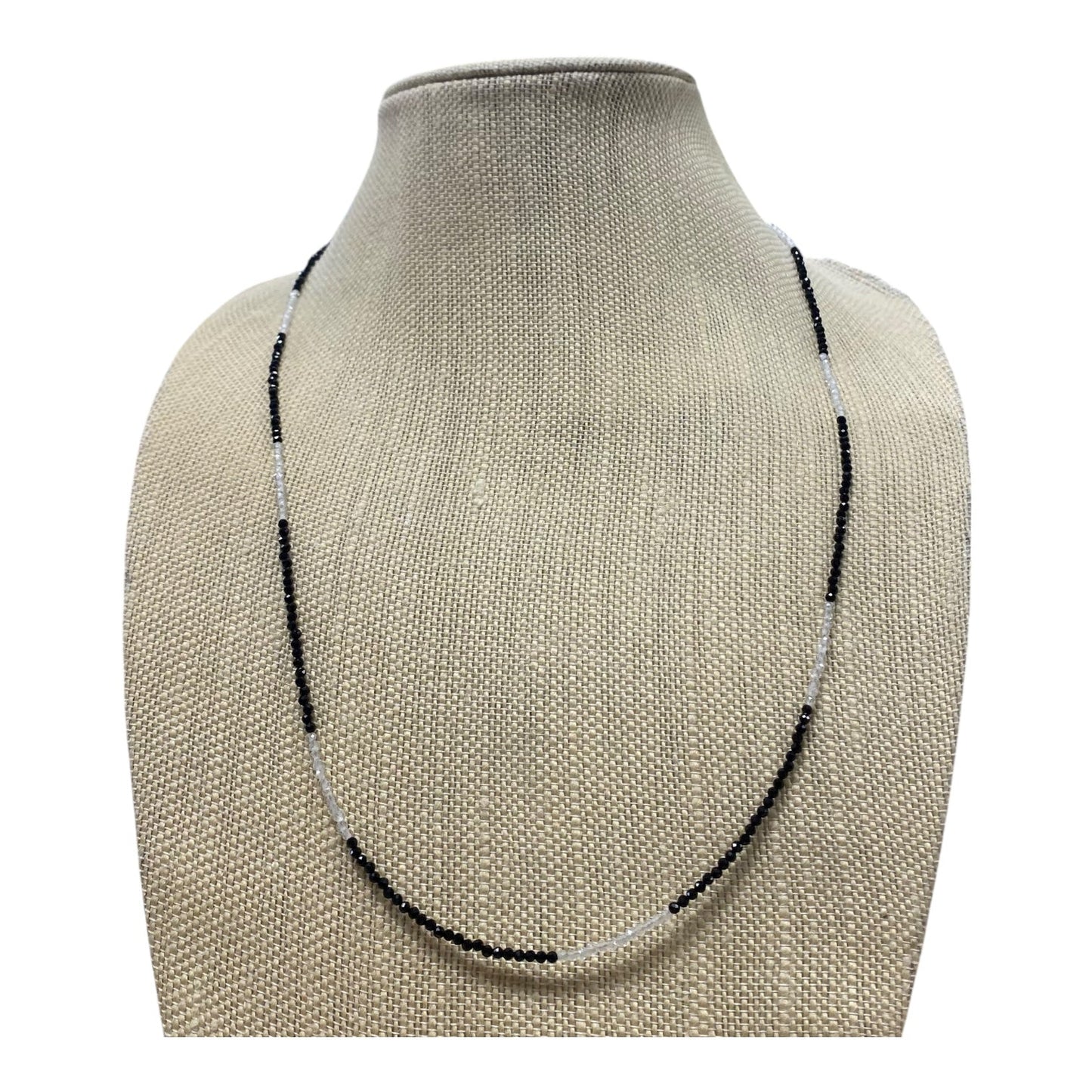 Necklace Other In Black & White