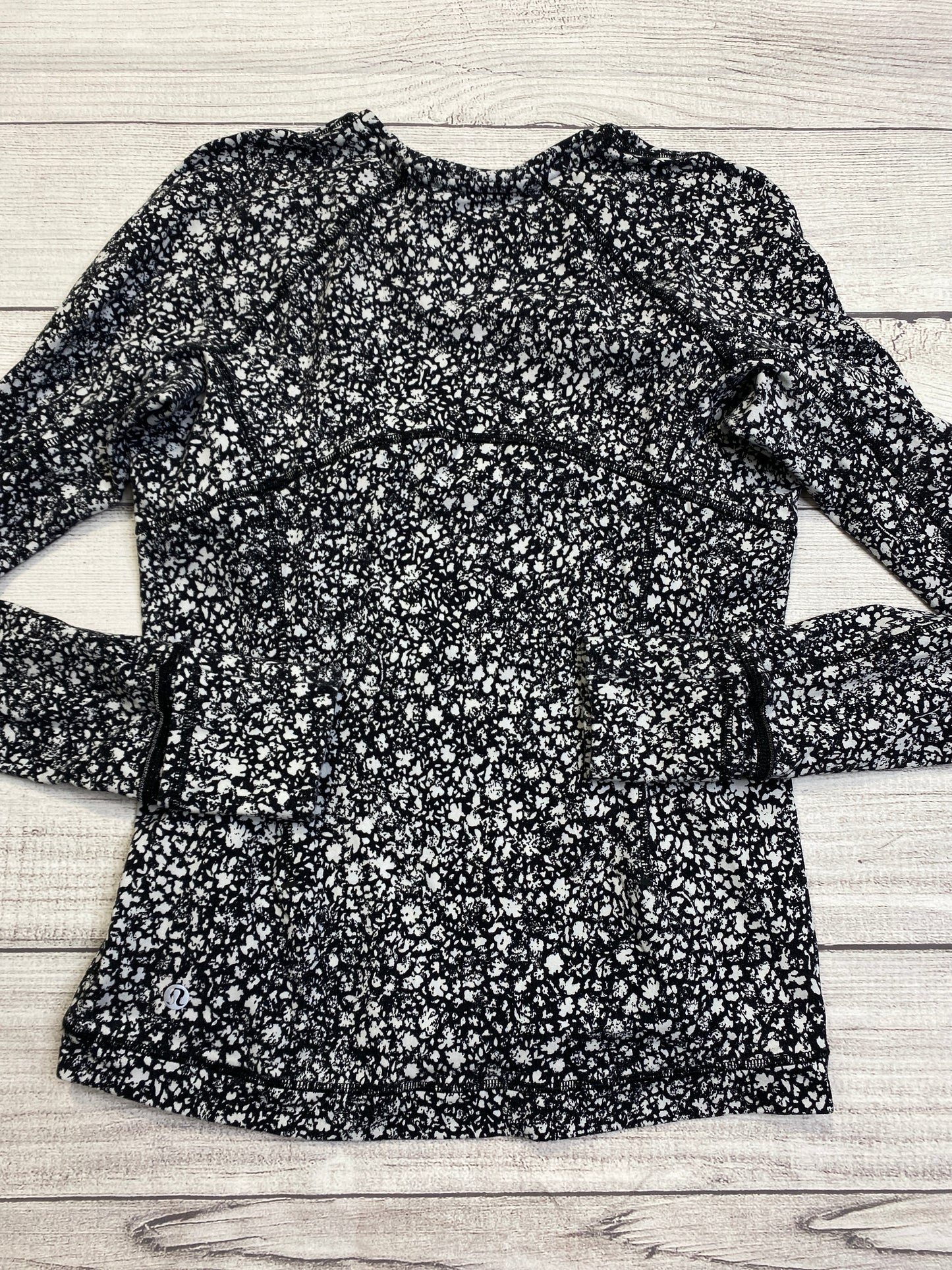 Athletic Top Long Sleeve Collar By Lululemon Size: 4