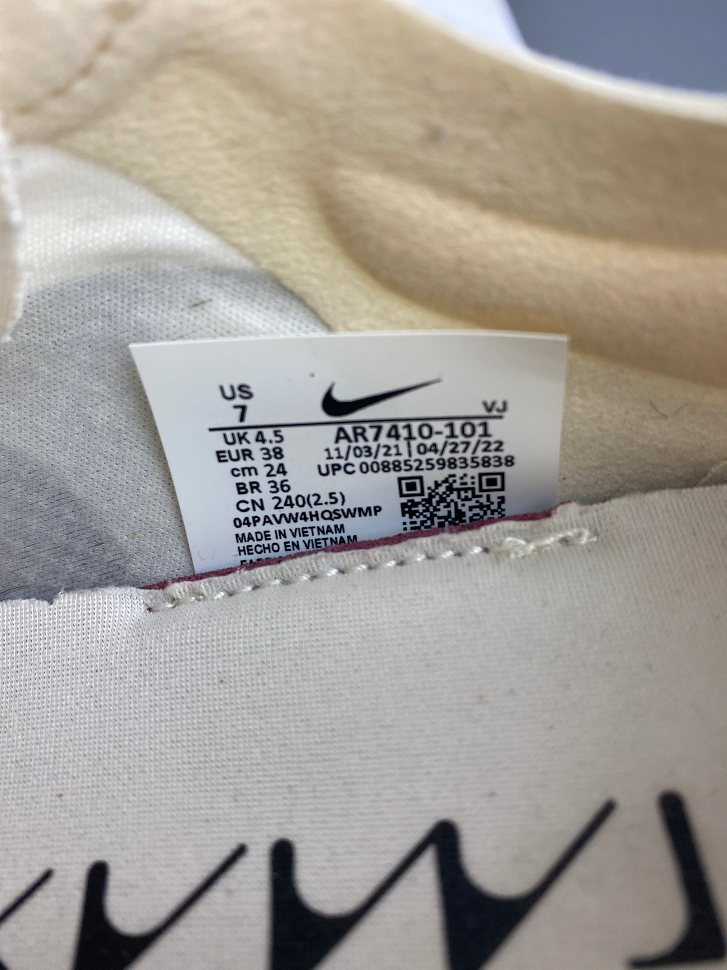 Shoes Athletic By Nike In Cream, Size: 7