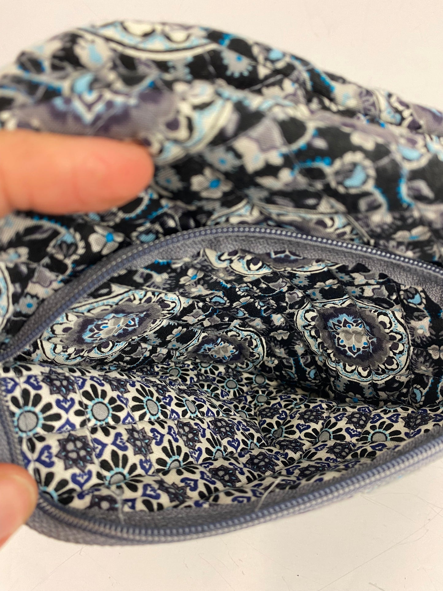 Makeup Bag By Vera Bradley, Size: Medium