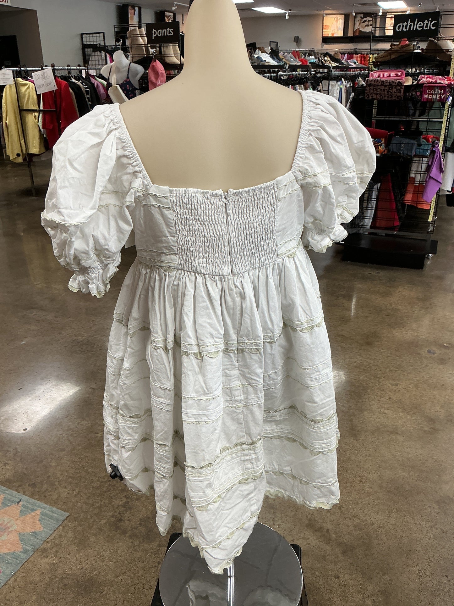 Dress Casual Short By Clothes Mentor In White, Size:L