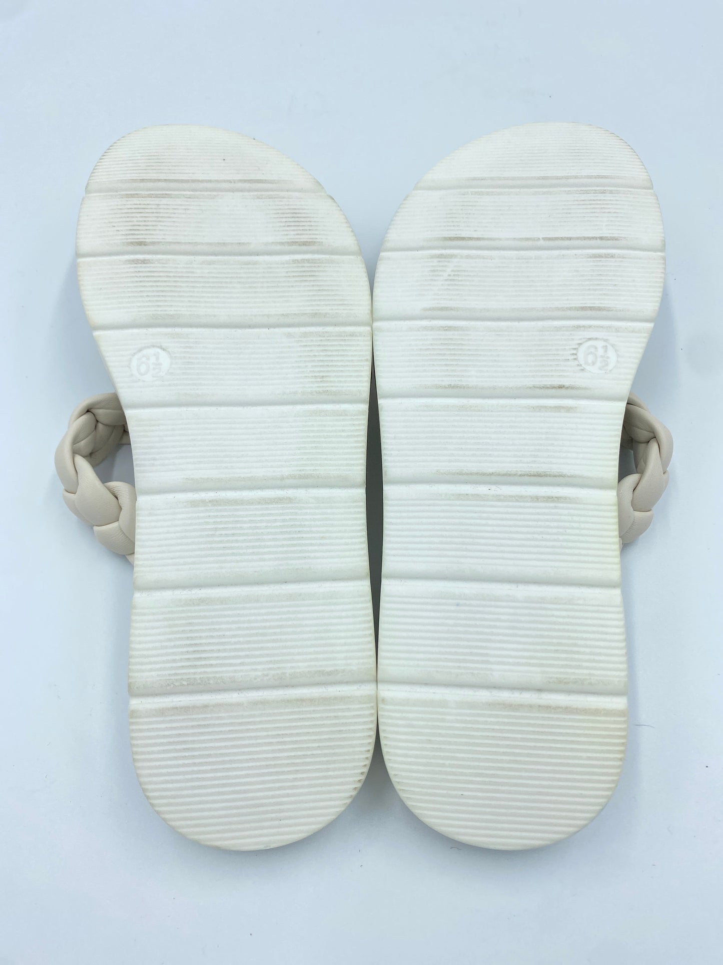 Sandals Flats By Cushoinare Size: 6.5