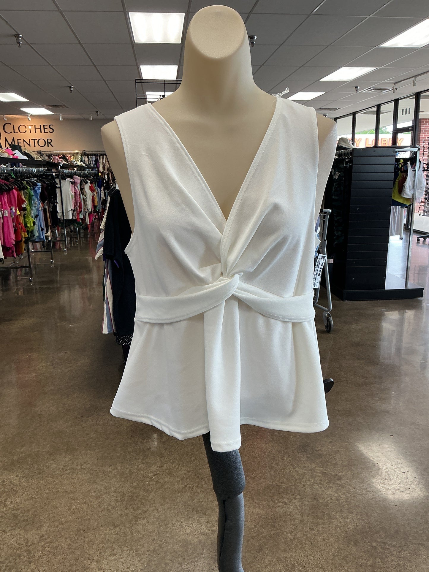 Top Sleeveless By Entro In White, Size:S