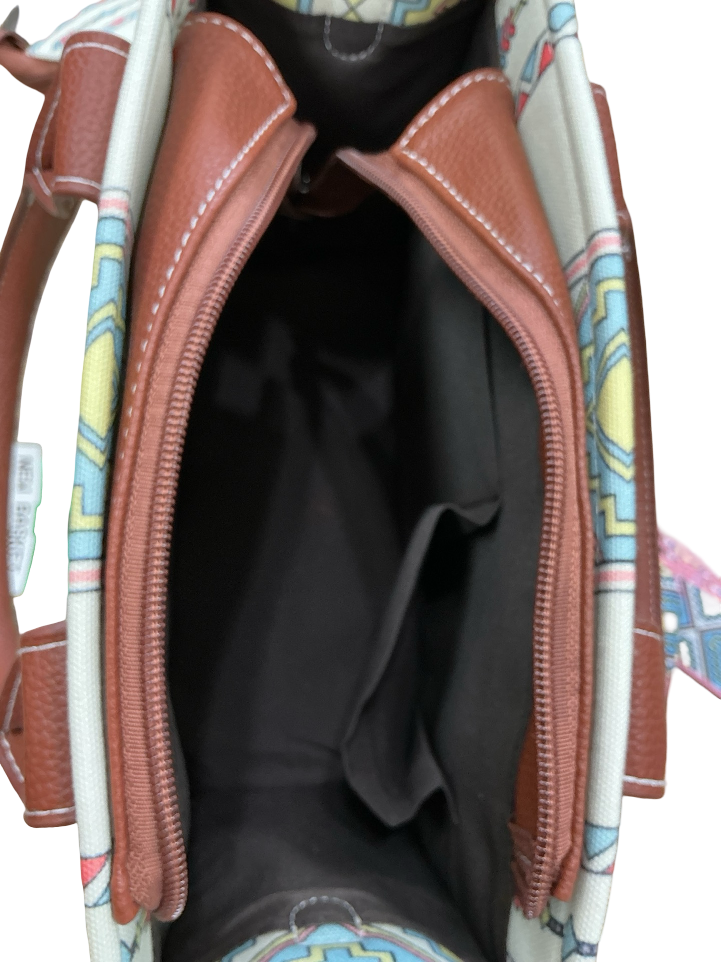 Crossbody By Clothes Mentor In Cream, Size:Medium