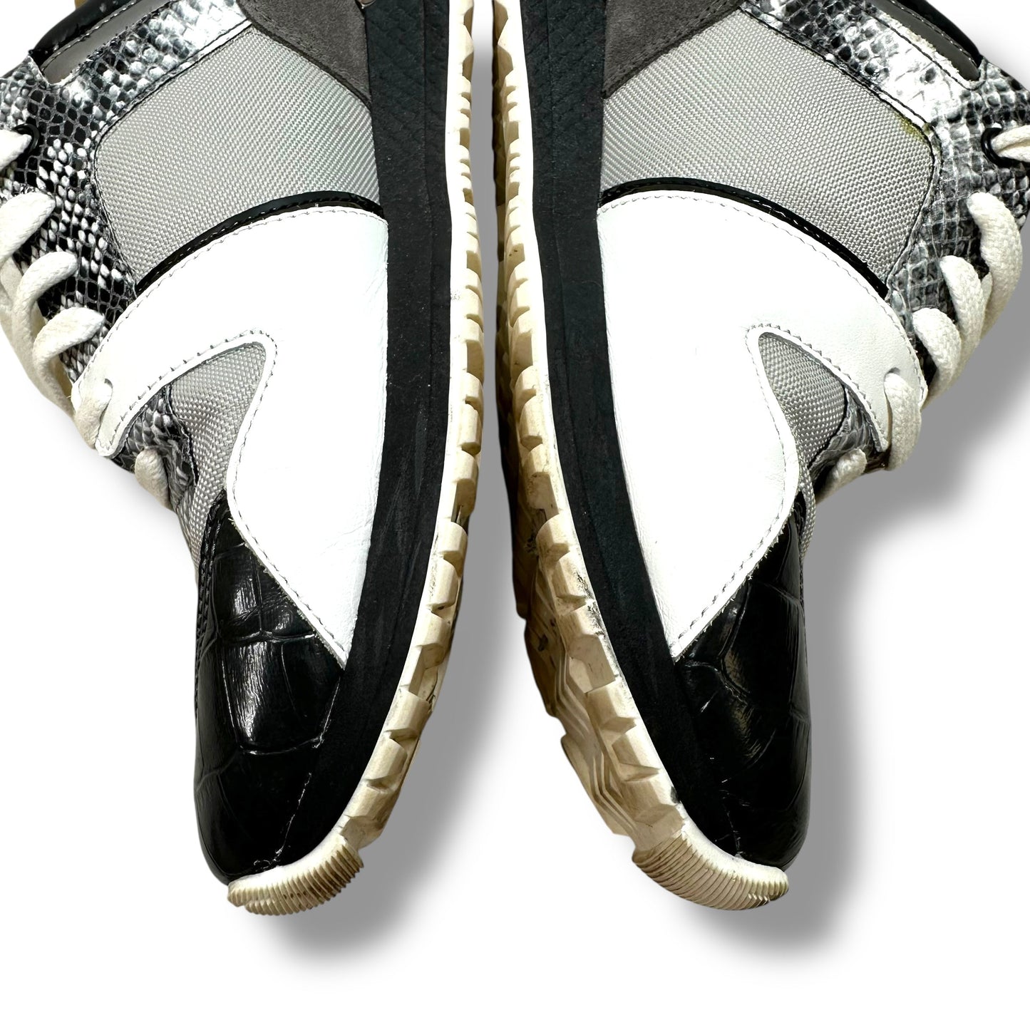 “FINAL SALE” Shoes Luxury Designer By Valentino by Mario In White, Size: 9.5