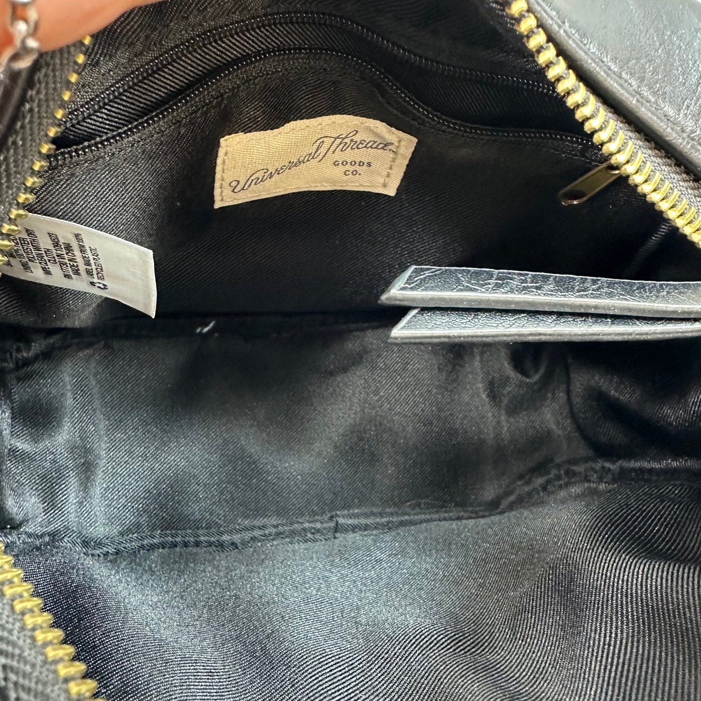 Crossbody By Universal Thread, Size: Small