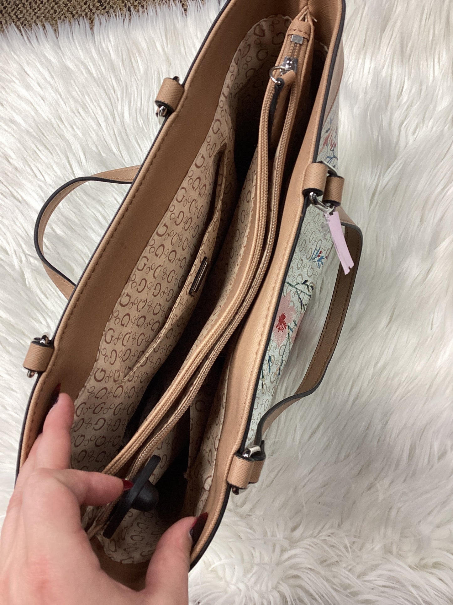 Handbag By Guess In White, Size:Large