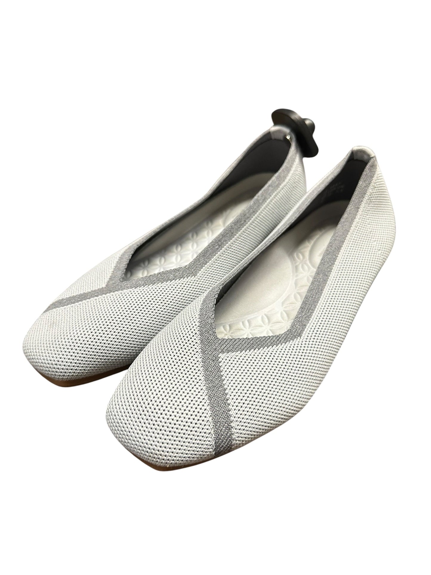 Shoes Flats By Clothes Mentor In Grey, Size:6