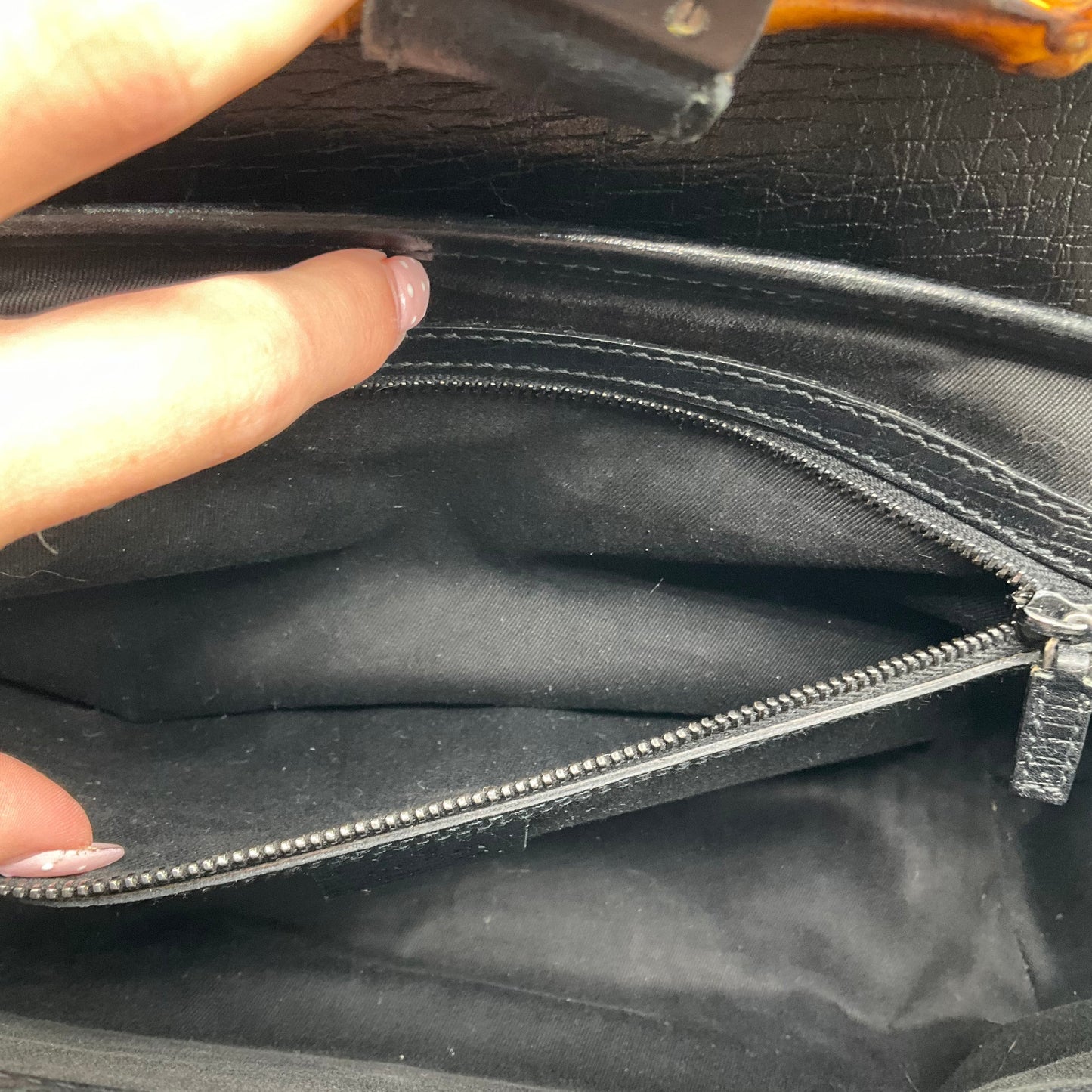 Handbag Luxury Designer By Gucci, Size: Medium