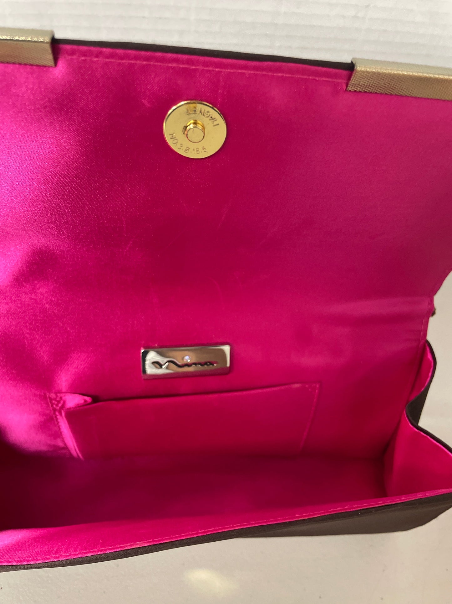 Clutch By Nina, Size: Small