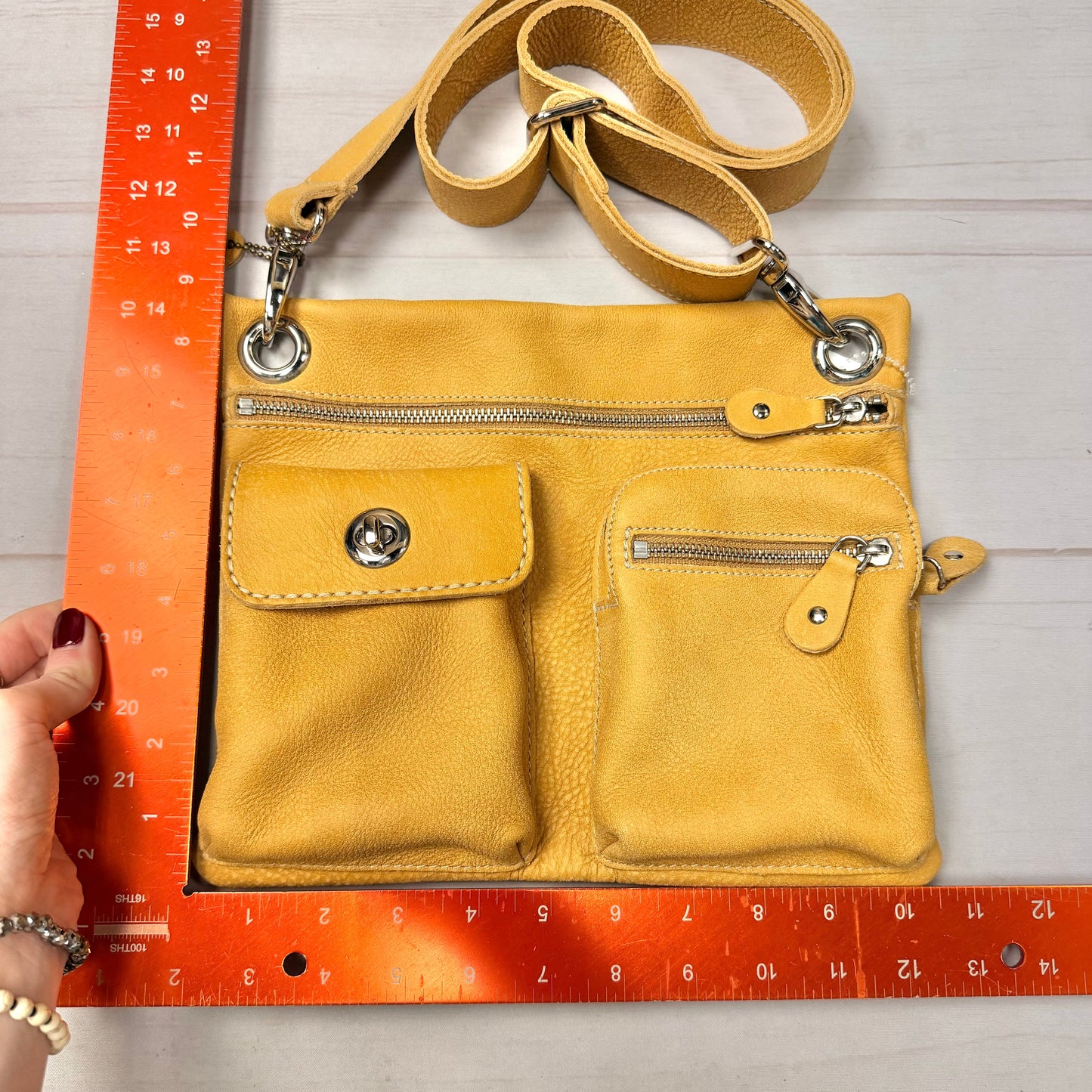 Crossbody Leather By Roots, Size: Medium